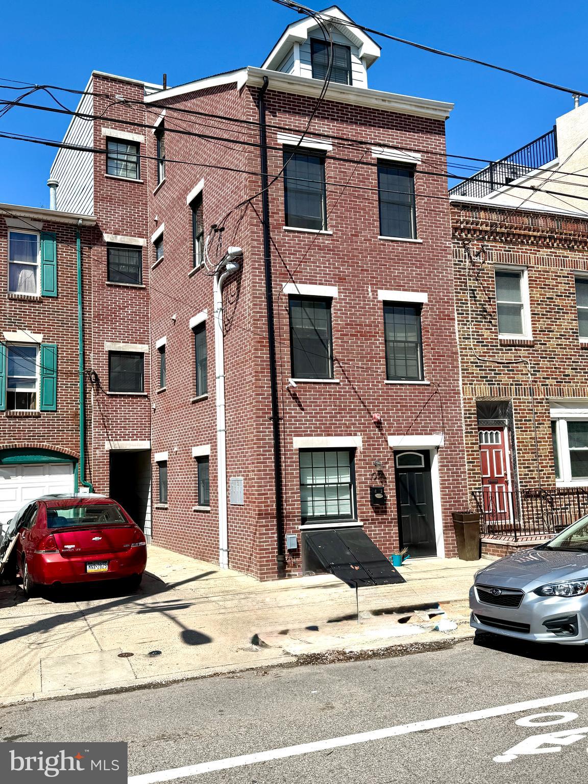 QUEEN VILLAGE - Residential Lease