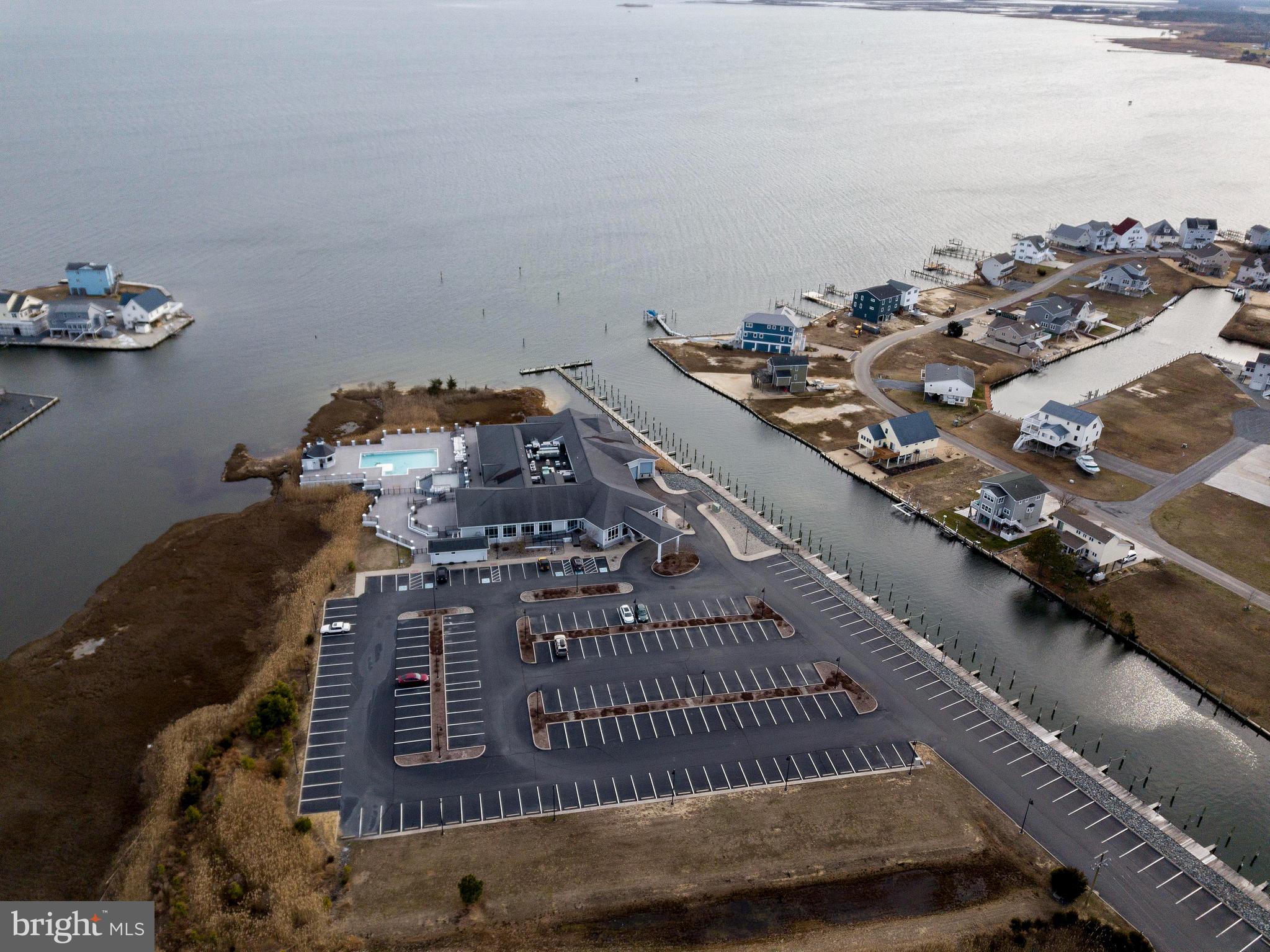 CAPTAIN'S COVE - Residential