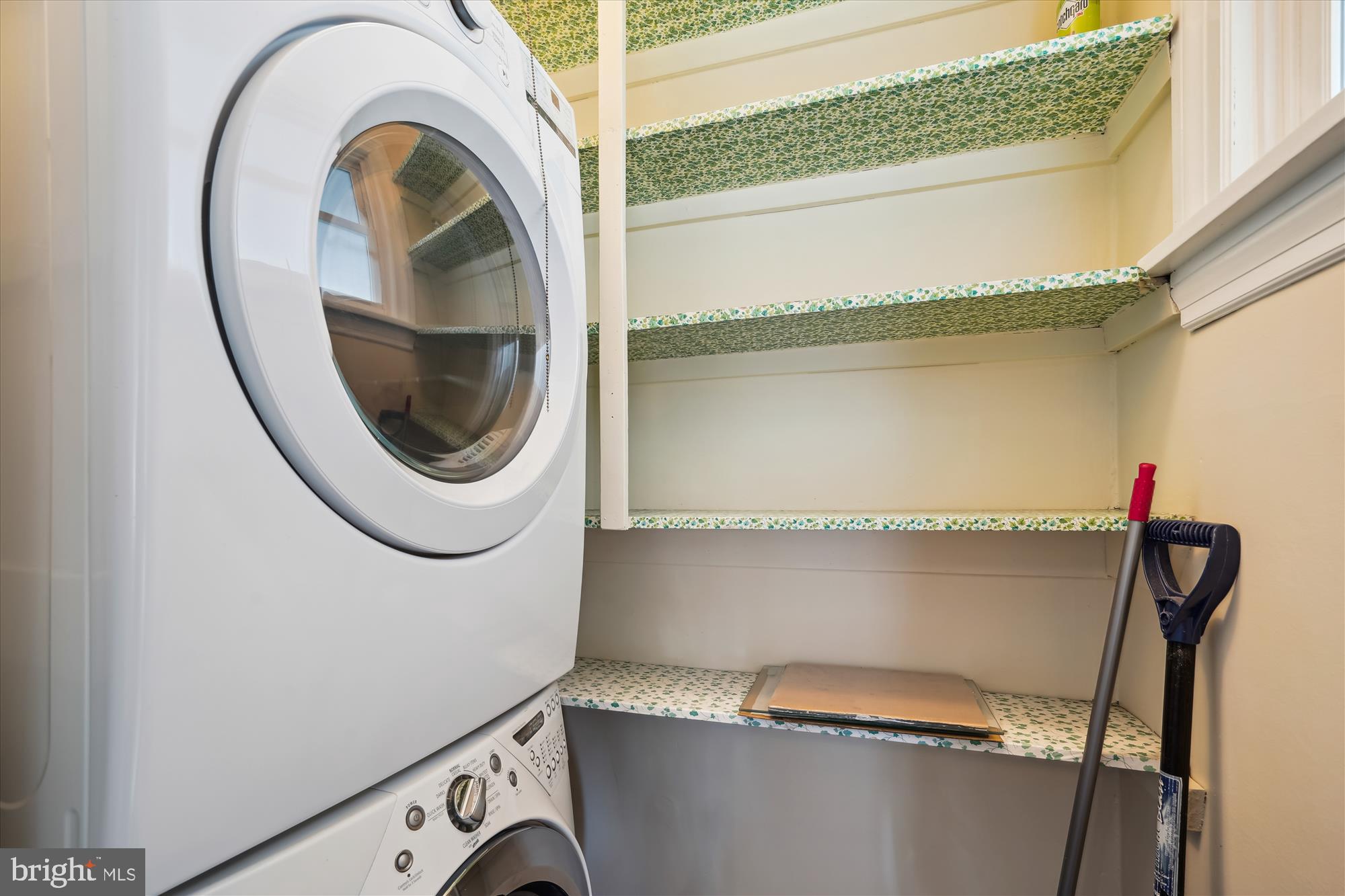 COLONIAL DRIVE - Residential Lease