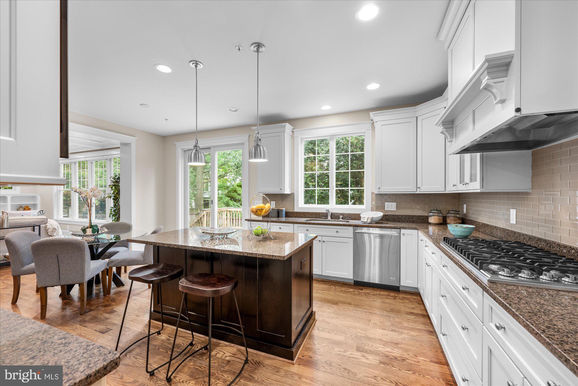 ALTA VISTA - Residential