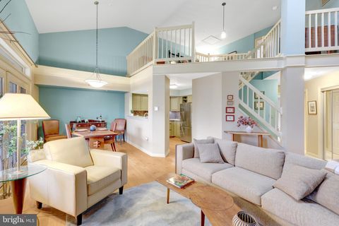 1334 GARDEN WALL CIRCLE "E" RESTON VA 20194