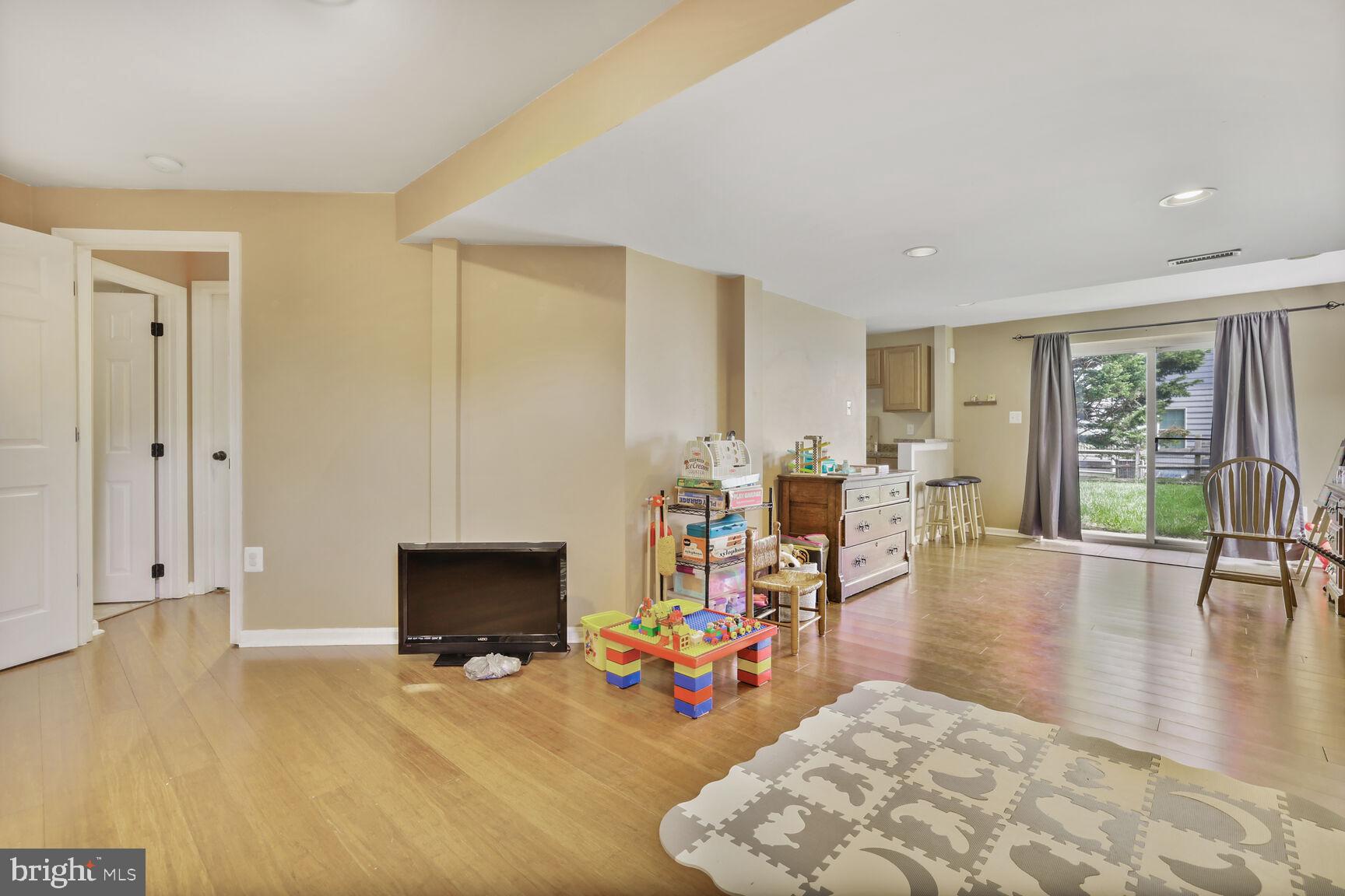 WHITTIER POND - Residential