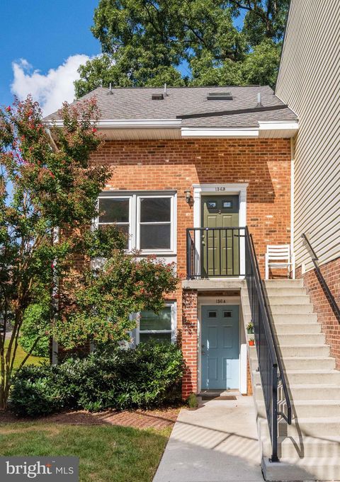 156 N BEDFORD STREET B B ARLINGTON VA 22201