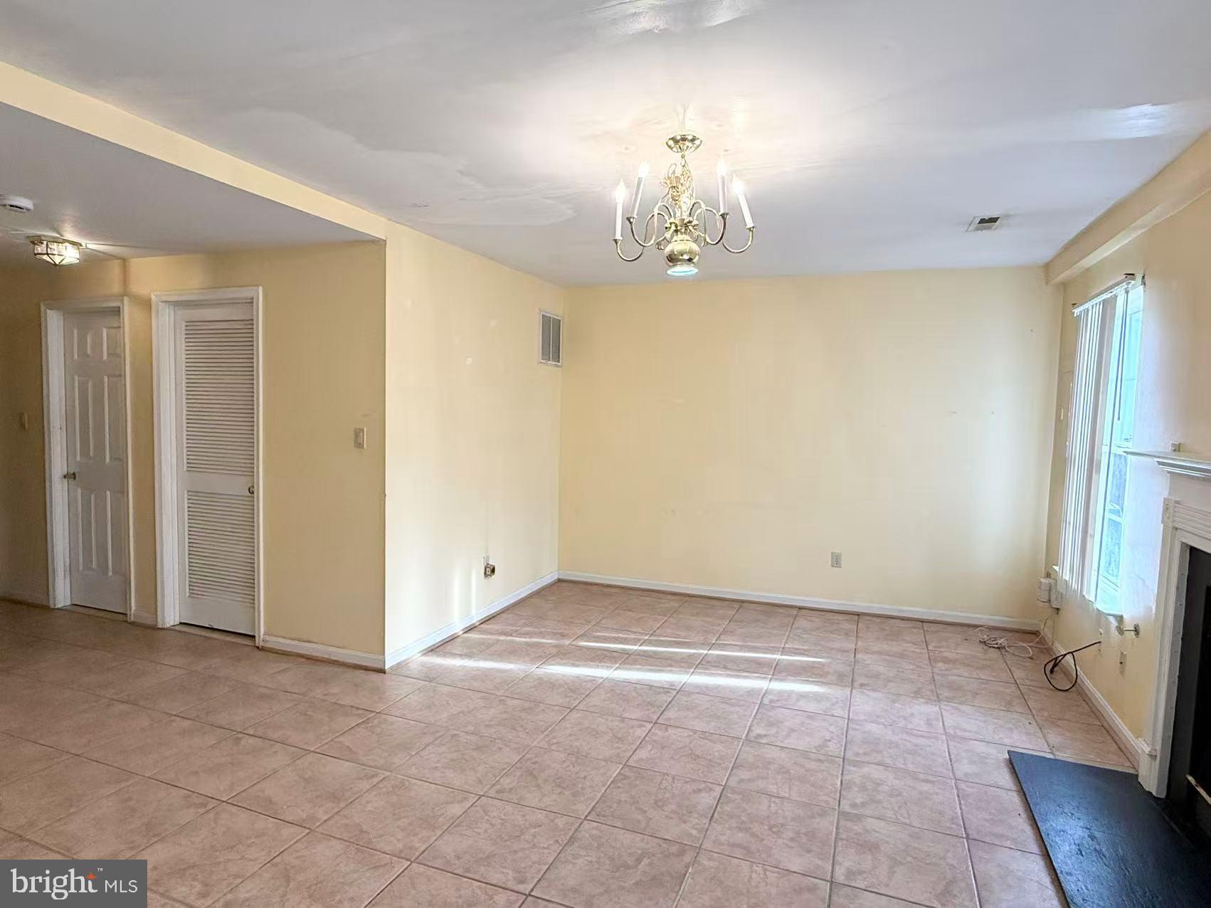 COURTS AT STAFFORD - Residential Lease