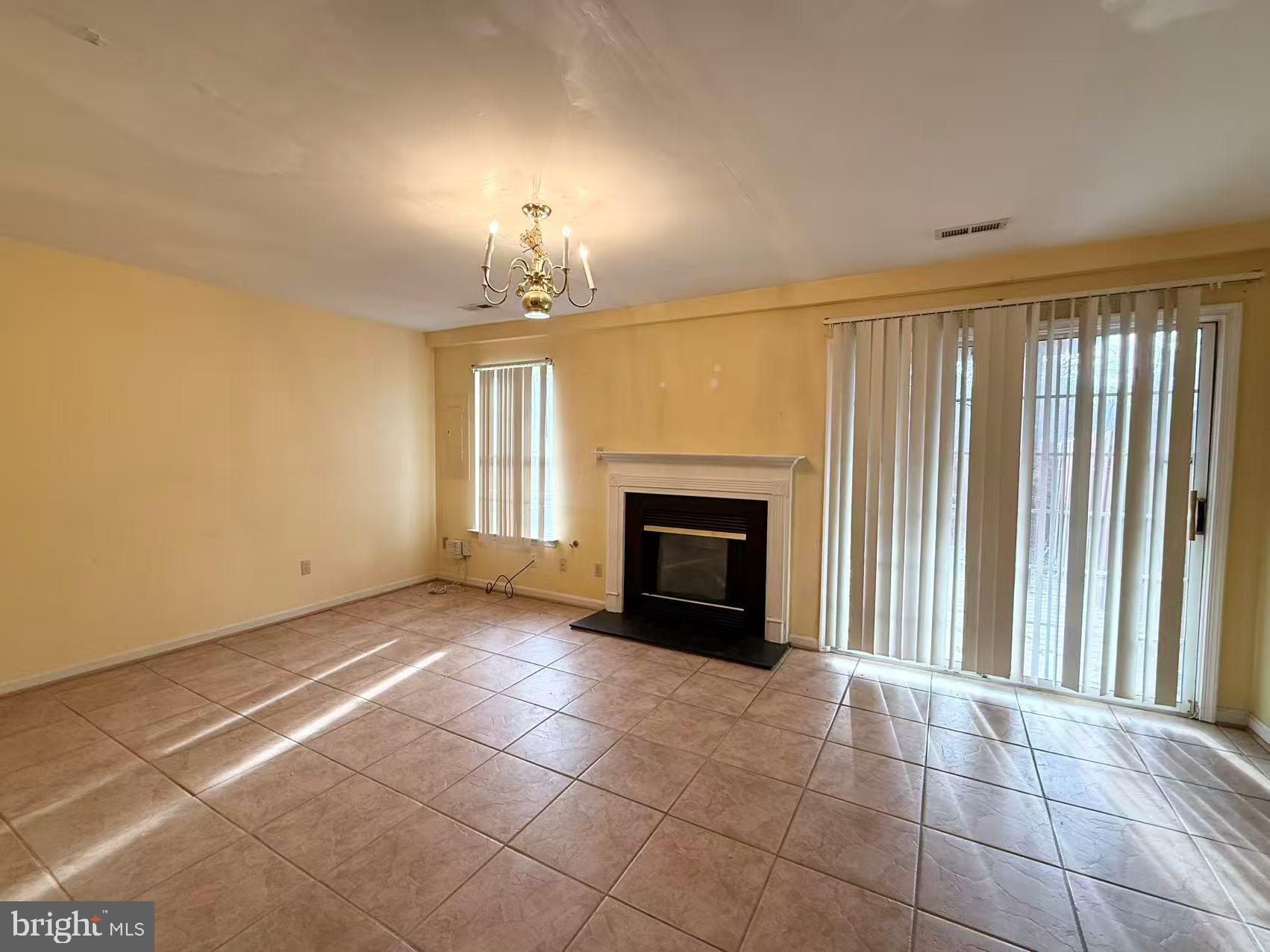 COURTS AT STAFFORD - Residential Lease