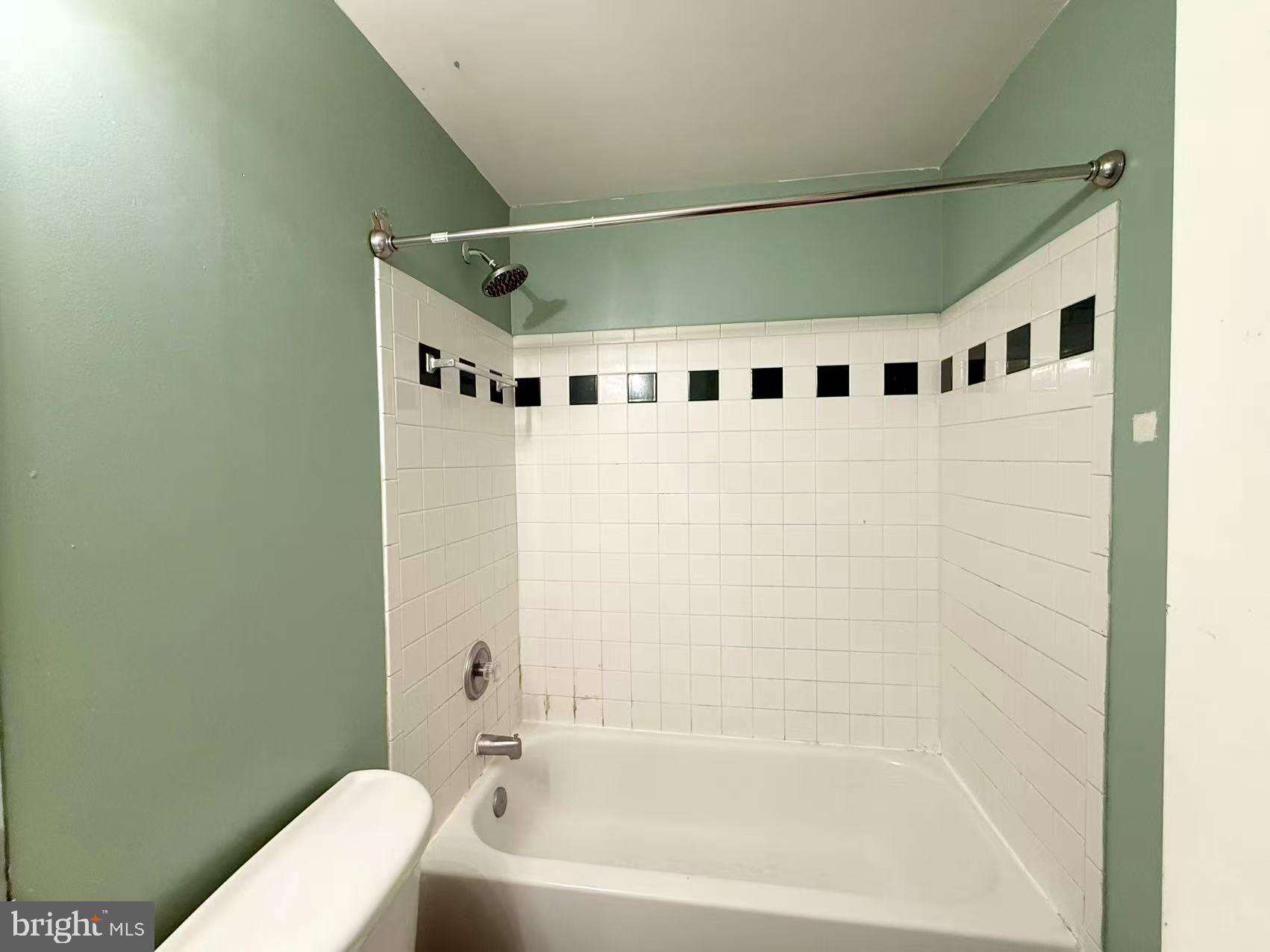 COURTS AT STAFFORD - Residential Lease