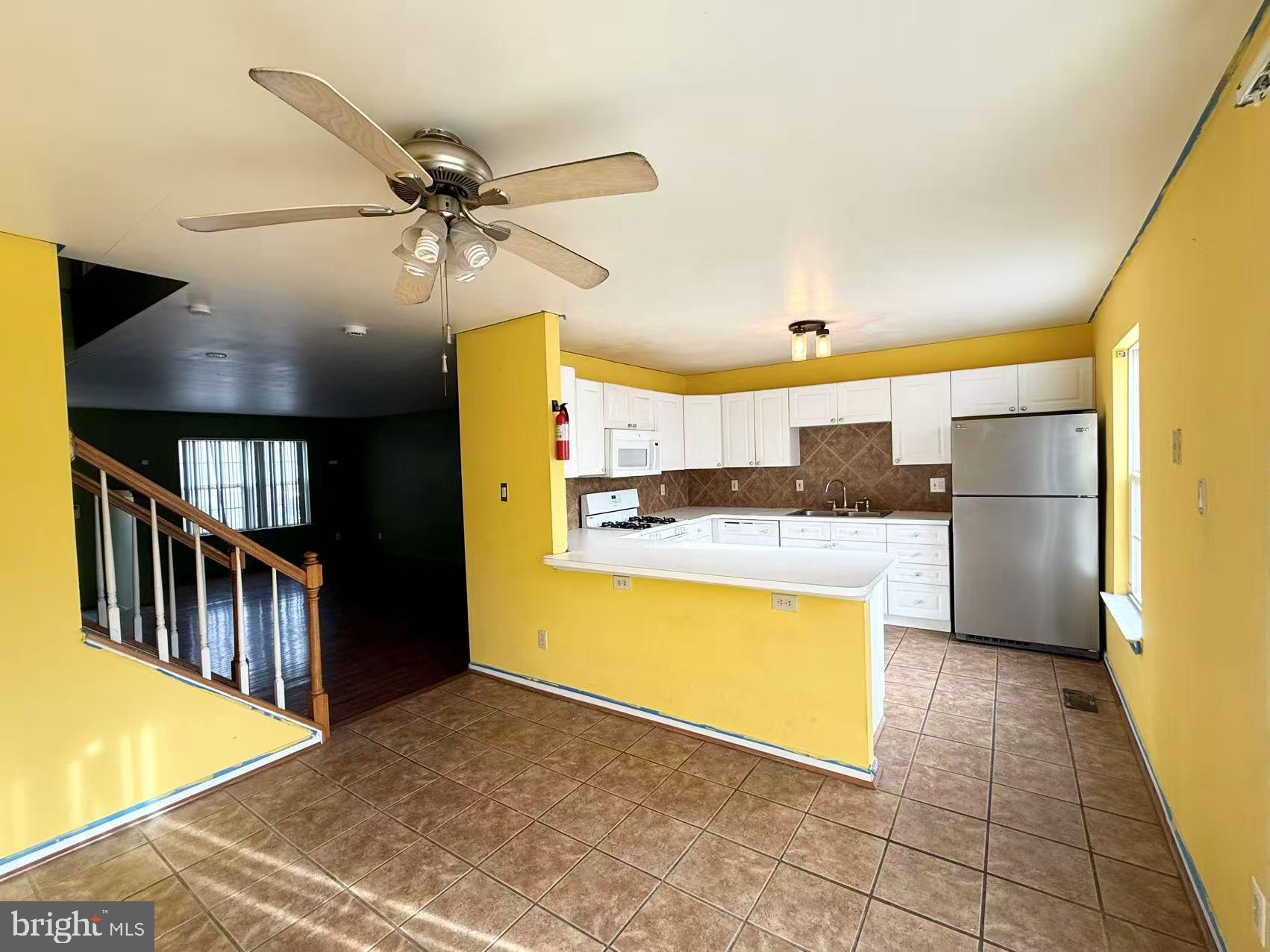 COURTS AT STAFFORD - Residential Lease