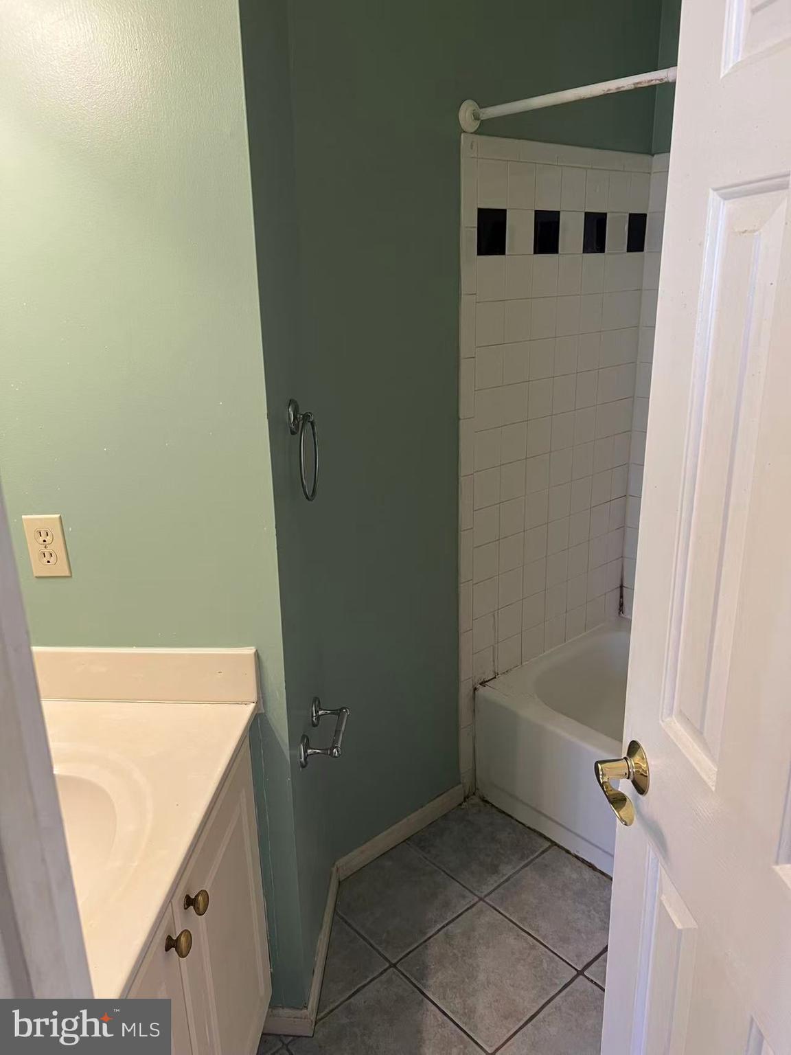 COURTS AT STAFFORD - Residential Lease