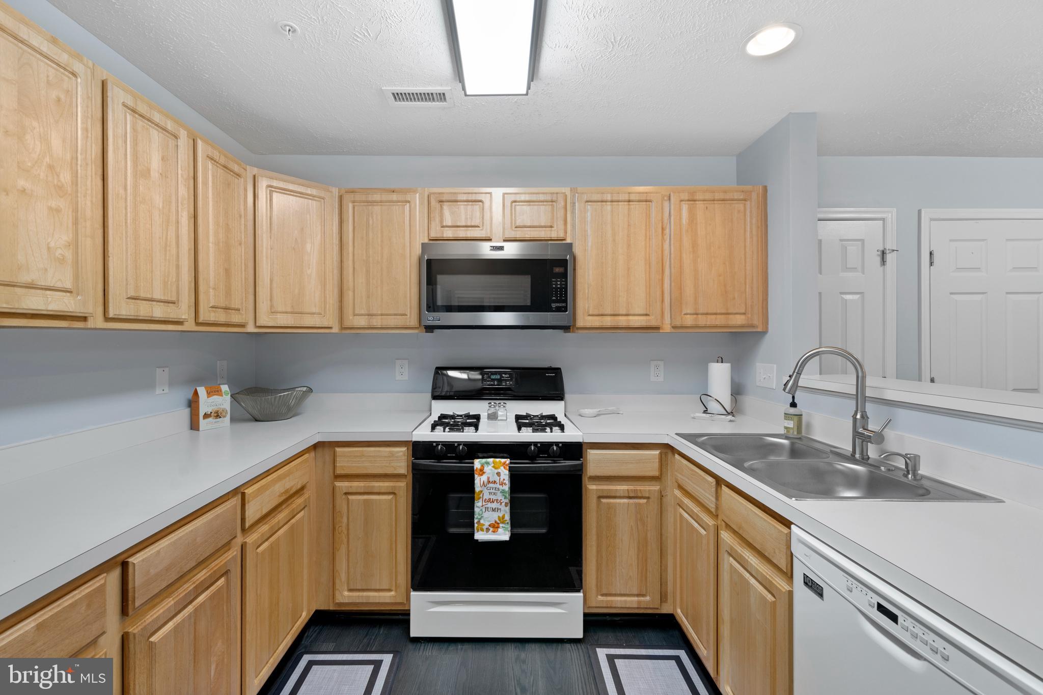 HICKORY HILLS - Residential Lease