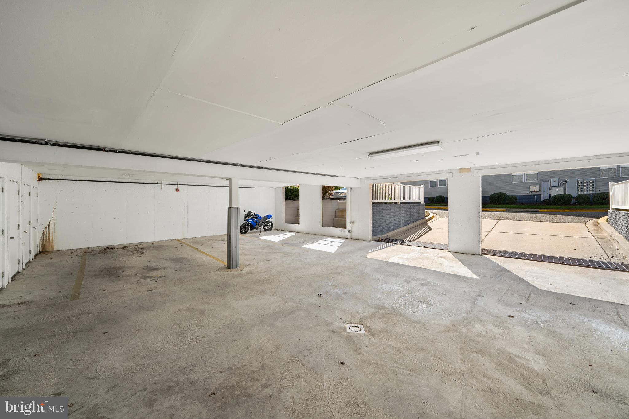 HICKORY HILLS - Residential Lease