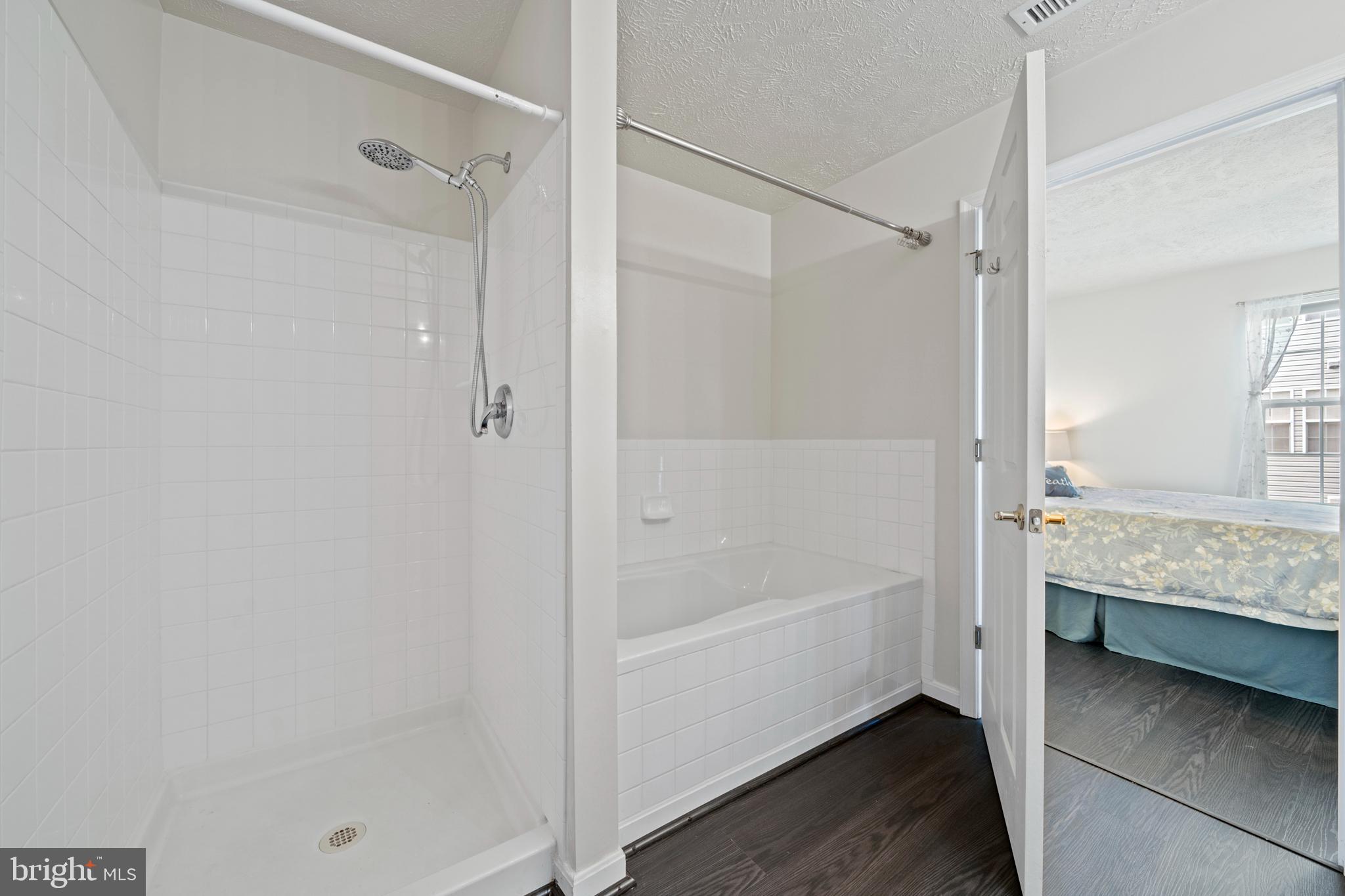 HICKORY HILLS - Residential Lease