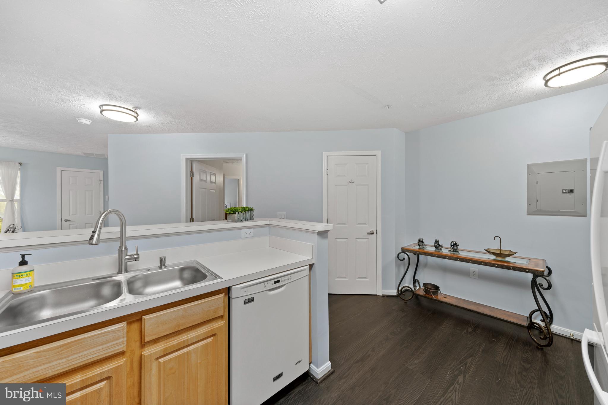 HICKORY HILLS - Residential Lease