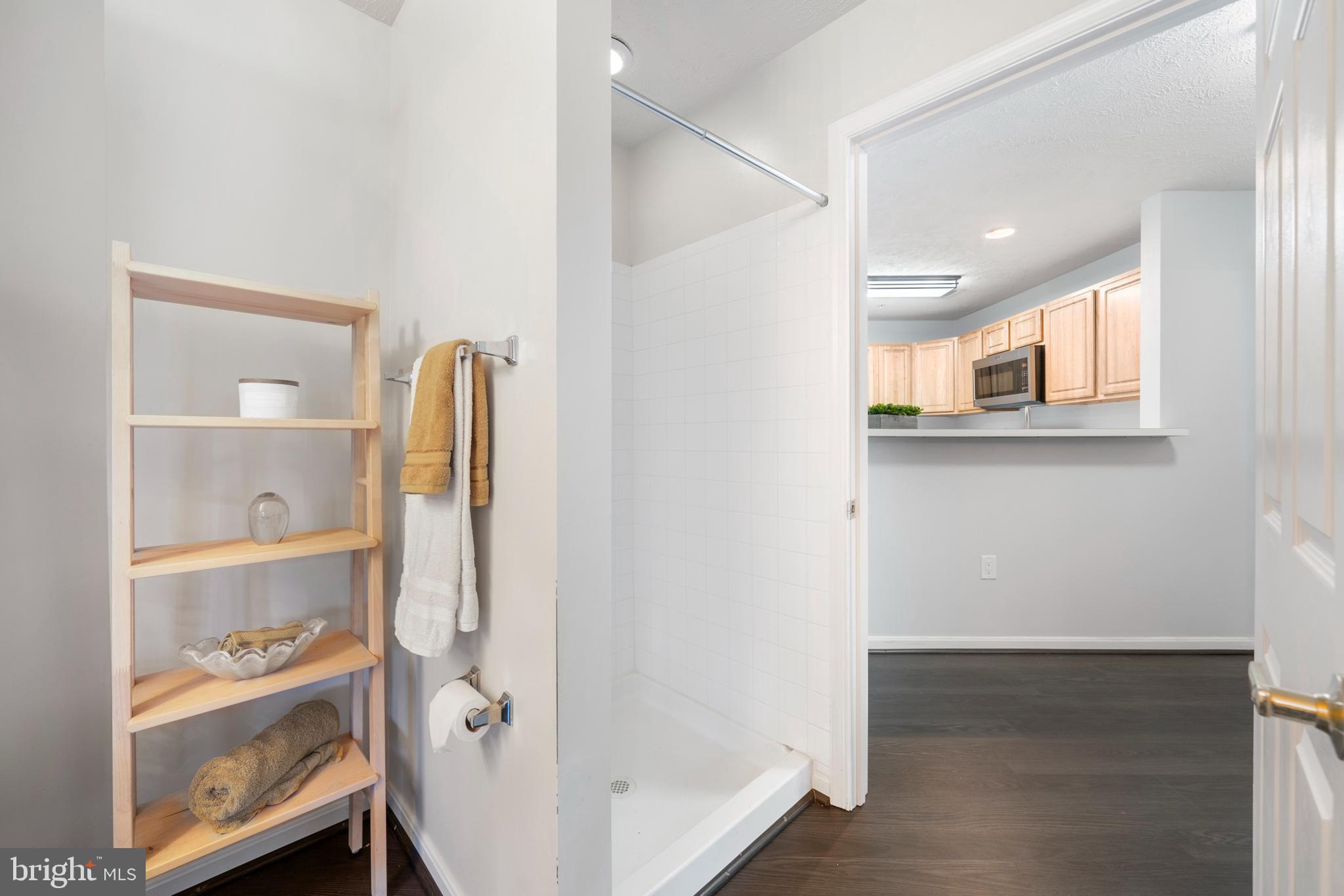 HICKORY HILLS - Residential Lease