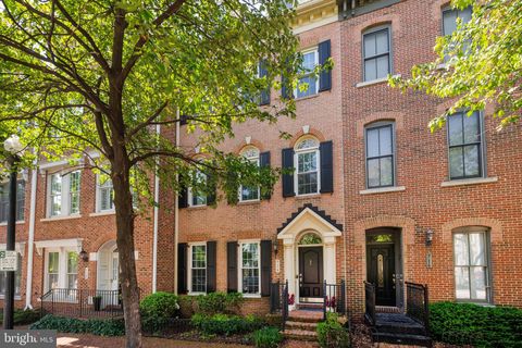 Photo of 714 Day Lane, ALEXANDRIA, VA 22314 (MLS # VAAX2060388)