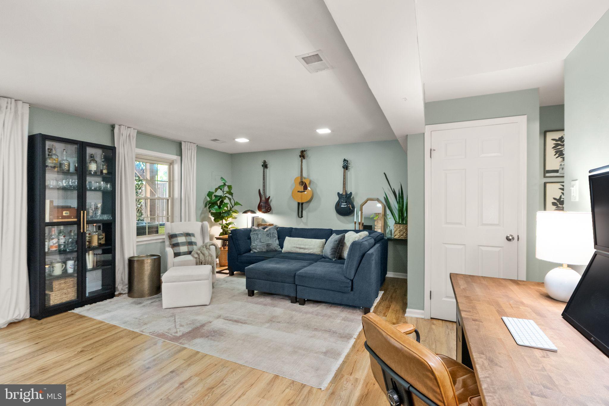 CROWNLEIGH - Residential