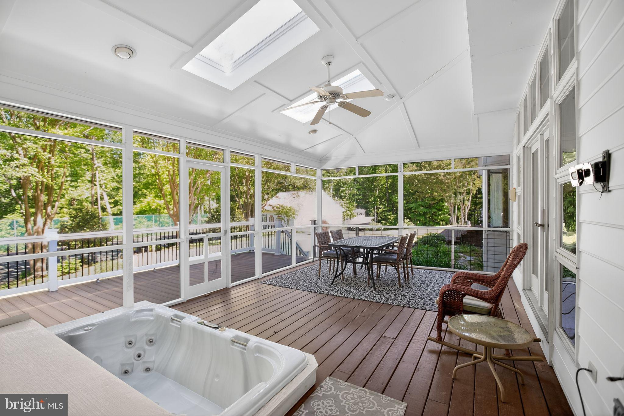 ST LEONARD SHORES - Residential