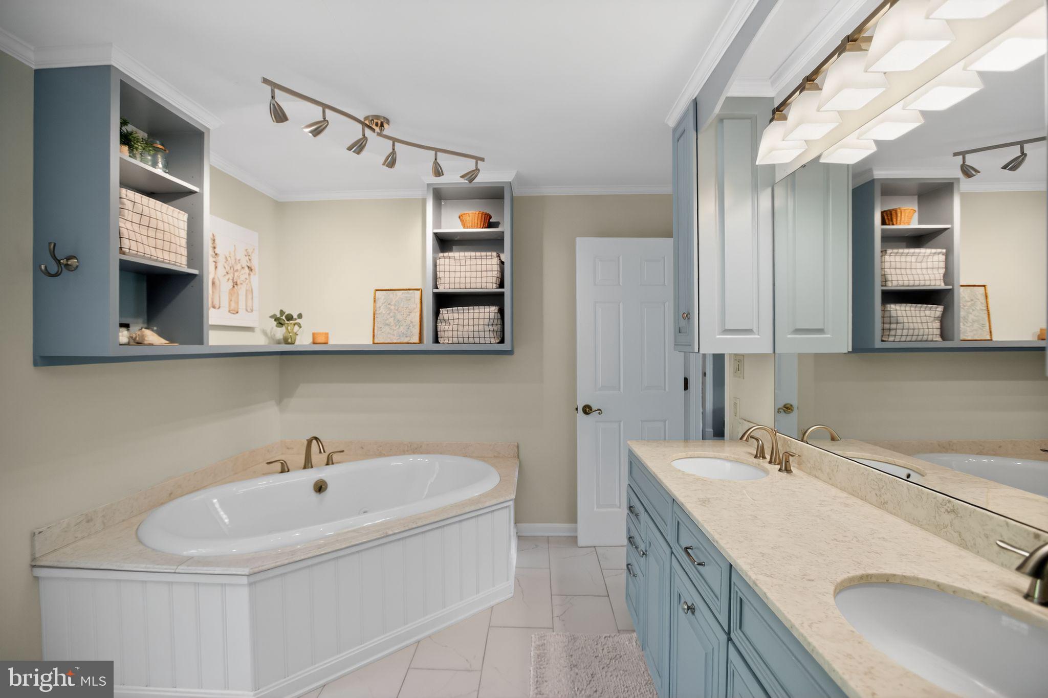 ST LEONARD SHORES - Residential