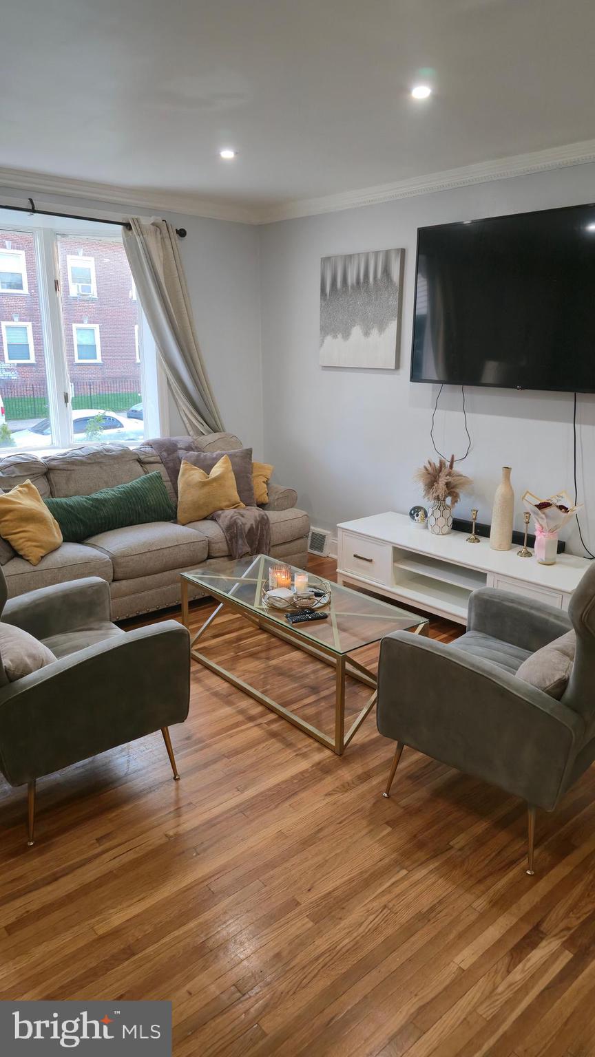 MAYFAIR (WEST) - Residential