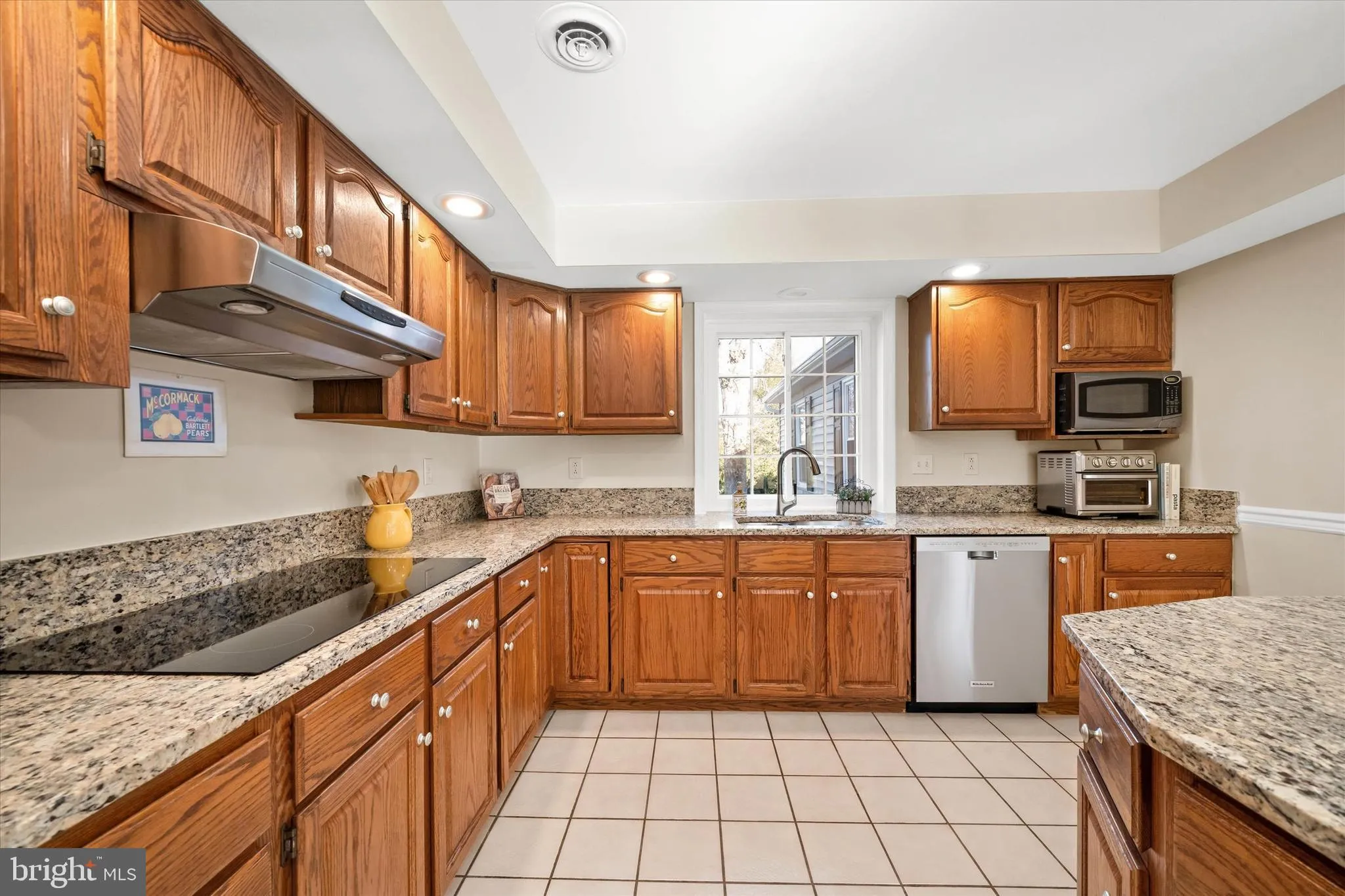 West Chester, Pennsylvania 19382, United States, 4 Bedrooms Bedrooms, ,4 BathroomsBathrooms,Residential,Pending,6599