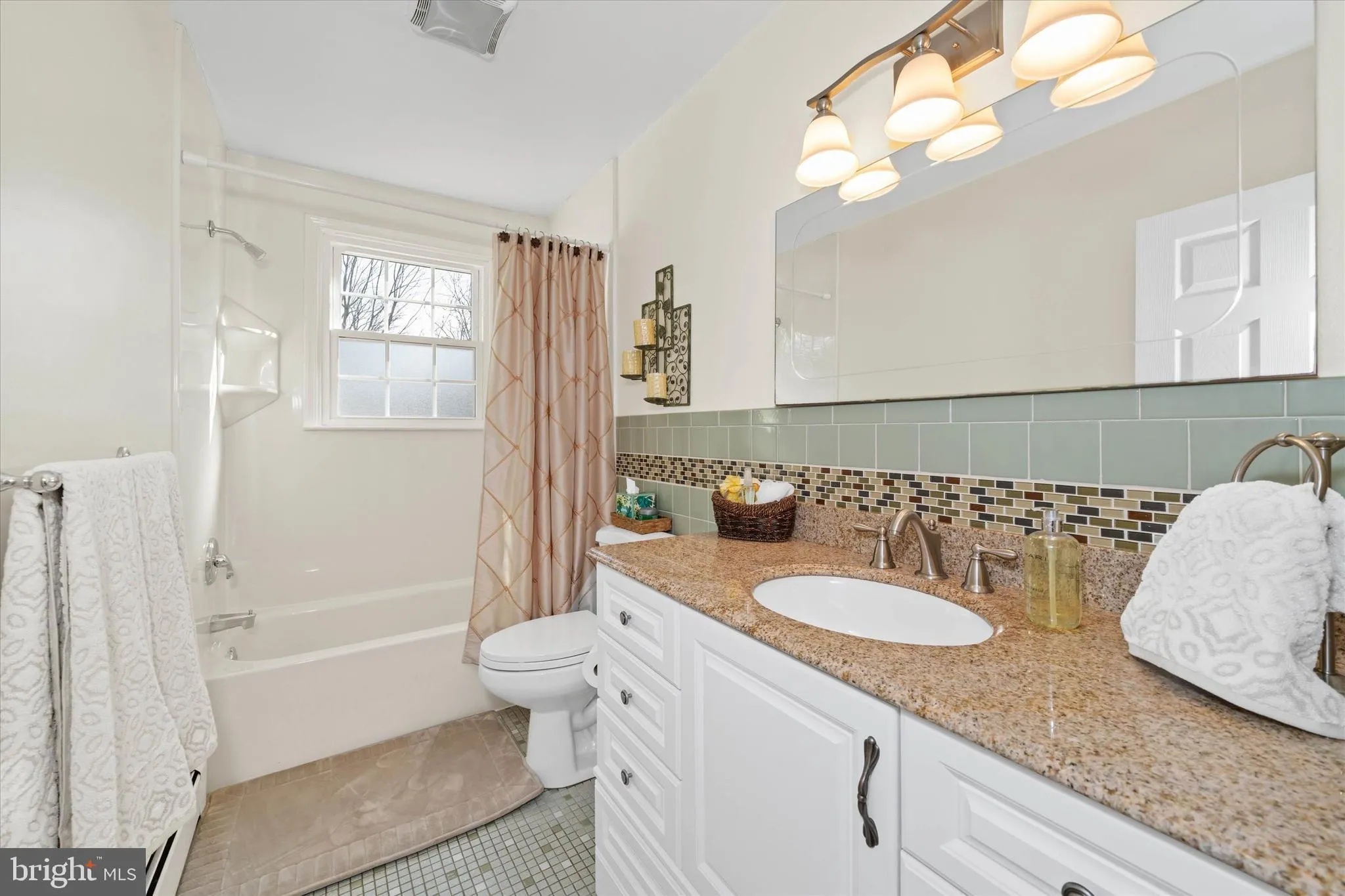 West Chester, Pennsylvania 19382, United States, 4 Bedrooms Bedrooms, ,4 BathroomsBathrooms,Residential,Pending,6599