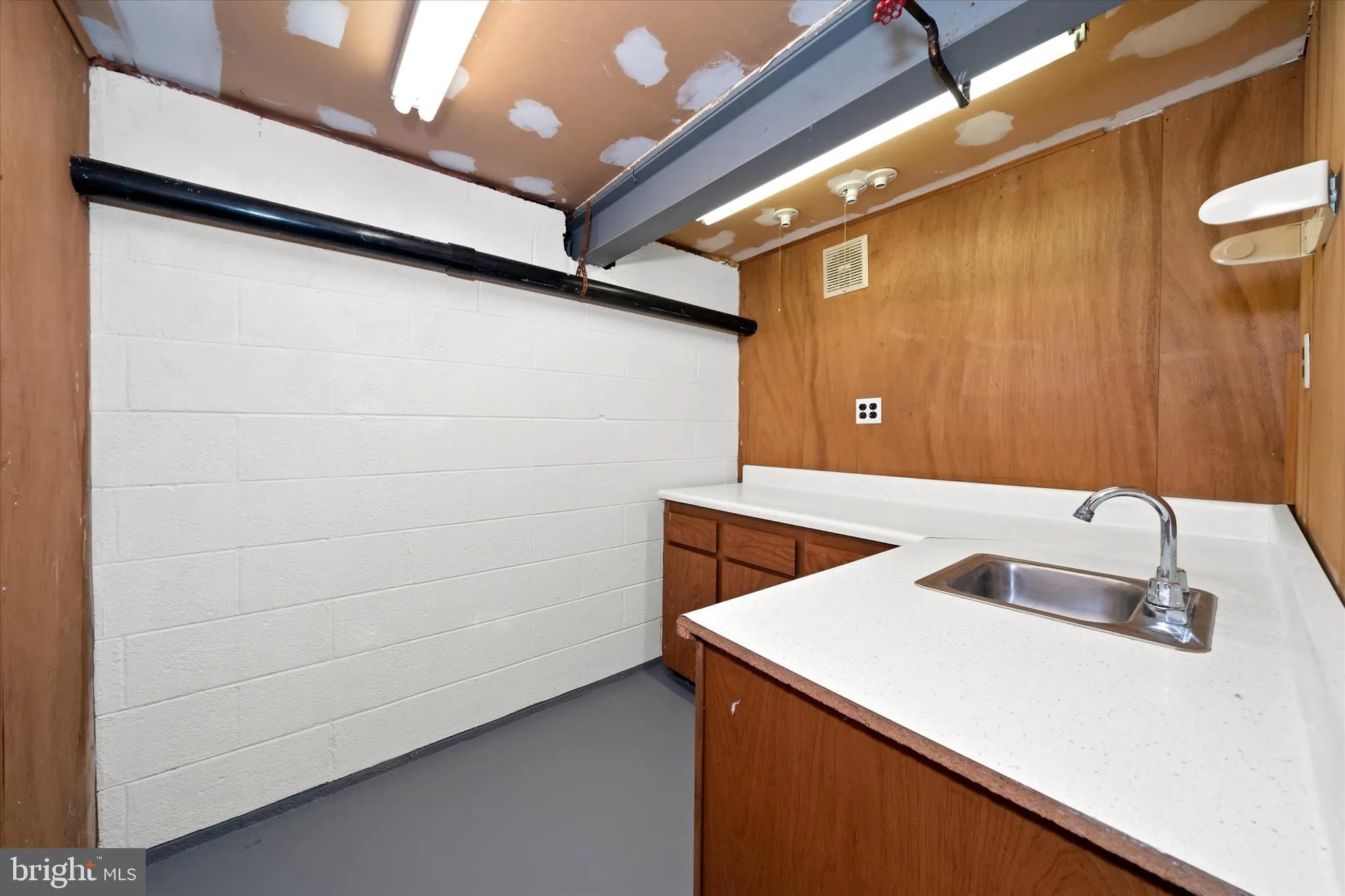 West Chester, Pennsylvania 19382, United States, 4 Bedrooms Bedrooms, ,4 BathroomsBathrooms,Residential,Pending,6599