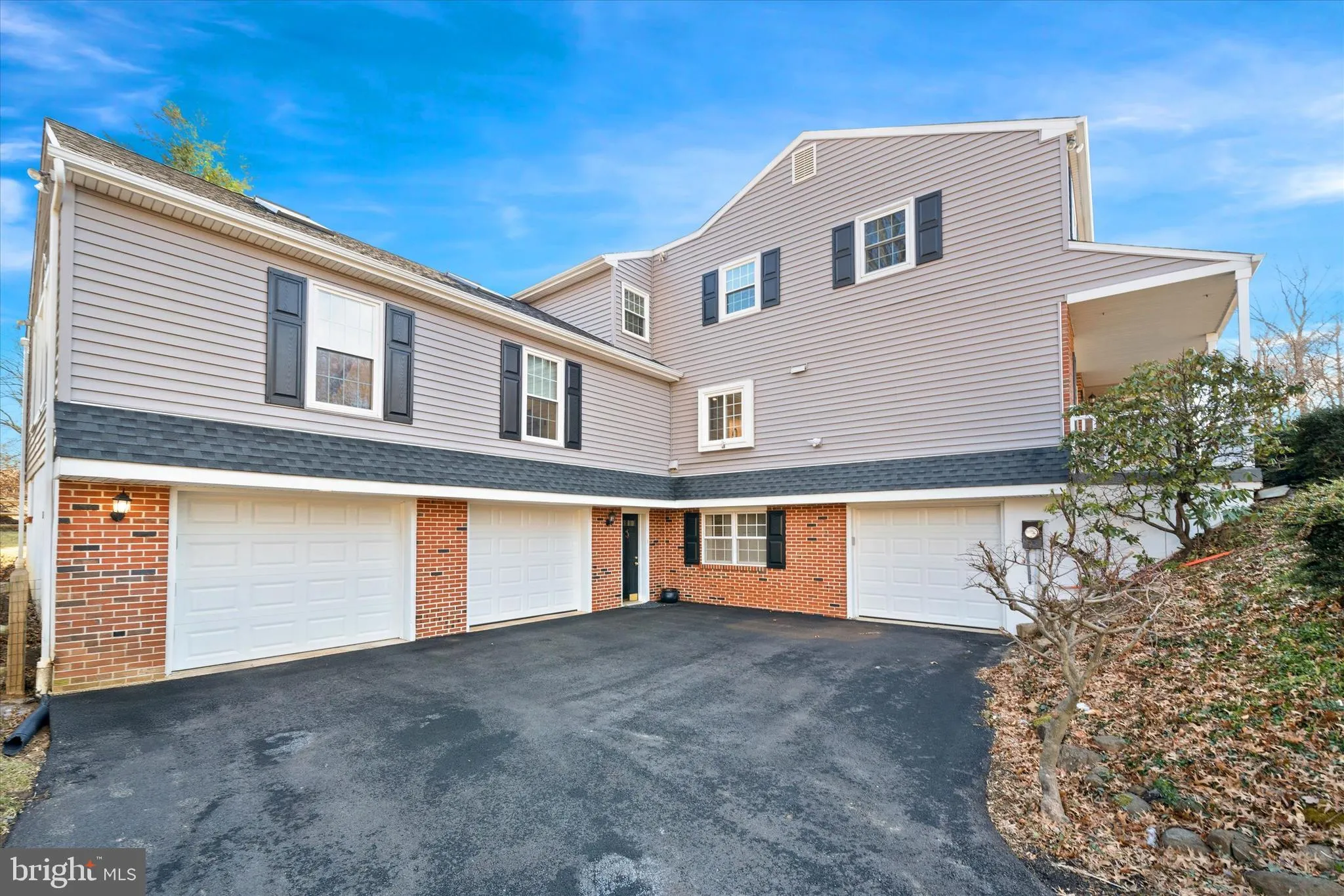 West Chester, Pennsylvania 19382, United States, 4 Bedrooms Bedrooms, ,4 BathroomsBathrooms,Residential,Pending,6599