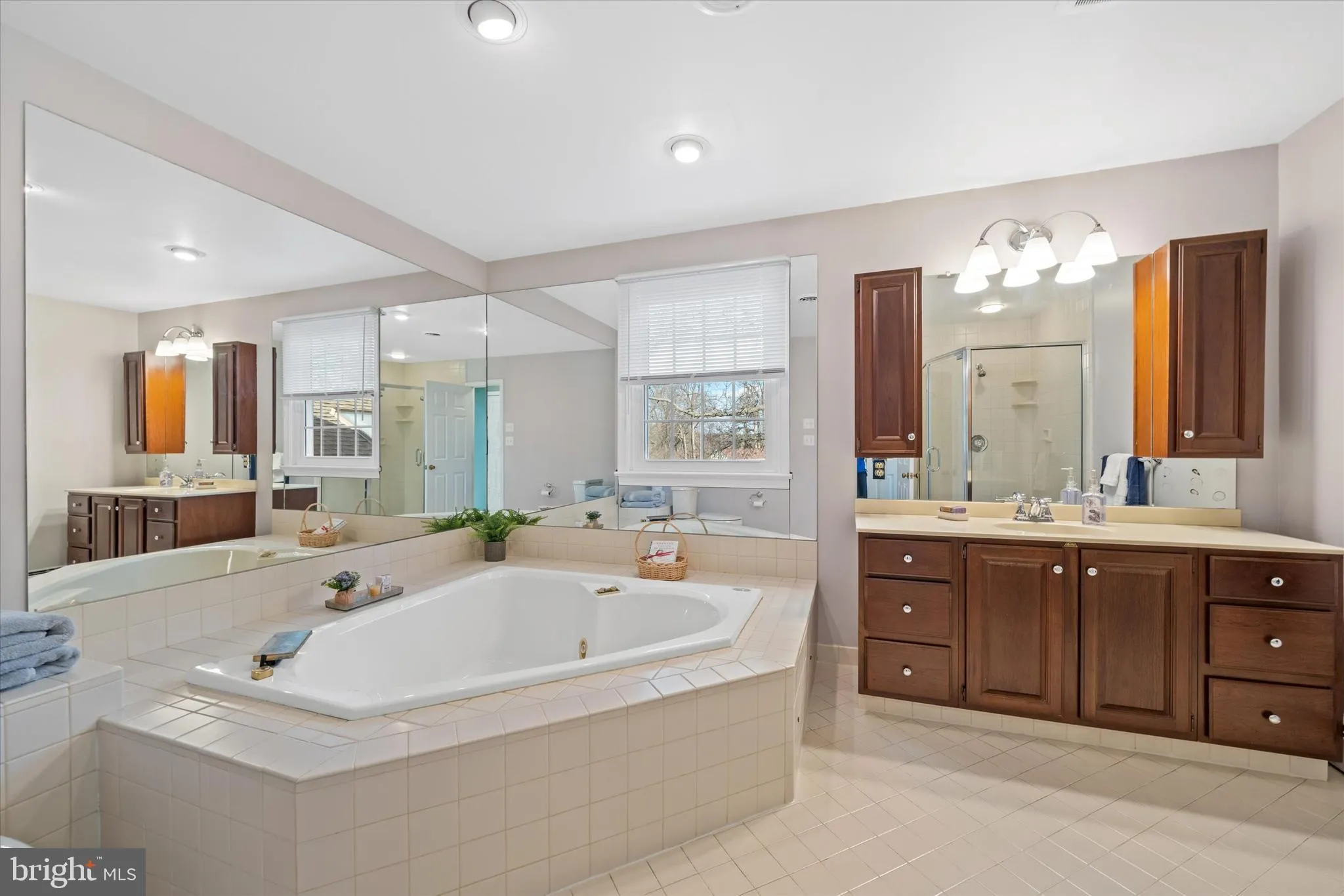 West Chester, Pennsylvania 19382, United States, 4 Bedrooms Bedrooms, ,4 BathroomsBathrooms,Residential,Pending,6599