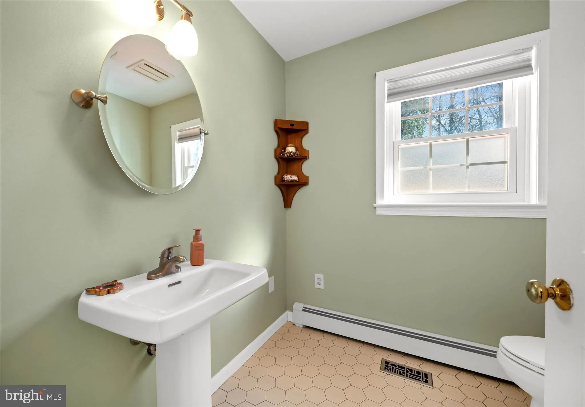 West Chester, Pennsylvania 19382, United States, 4 Bedrooms Bedrooms, ,4 BathroomsBathrooms,Residential,Pending,6599