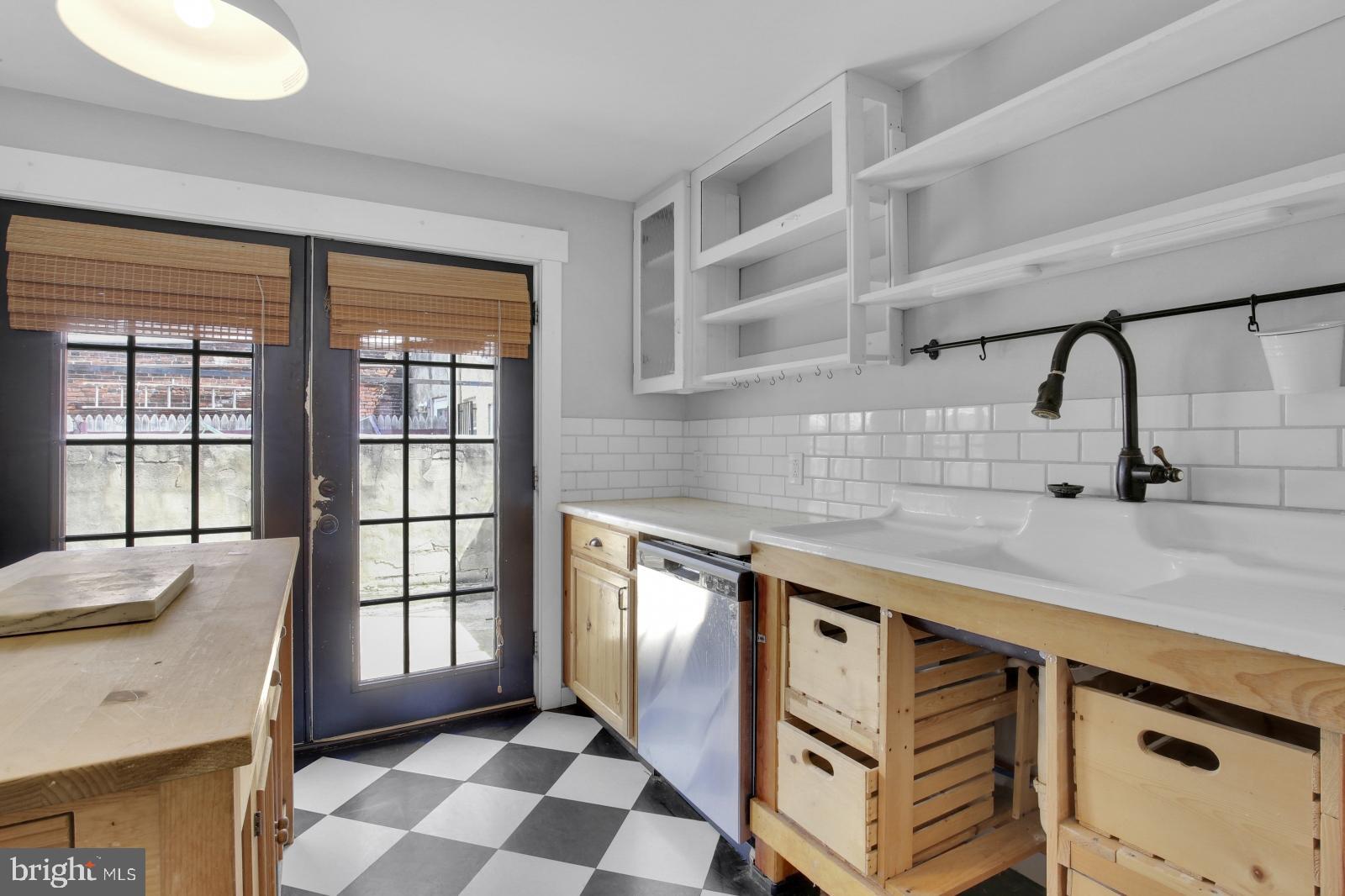 DICKINSON NARROWS - Residential Lease