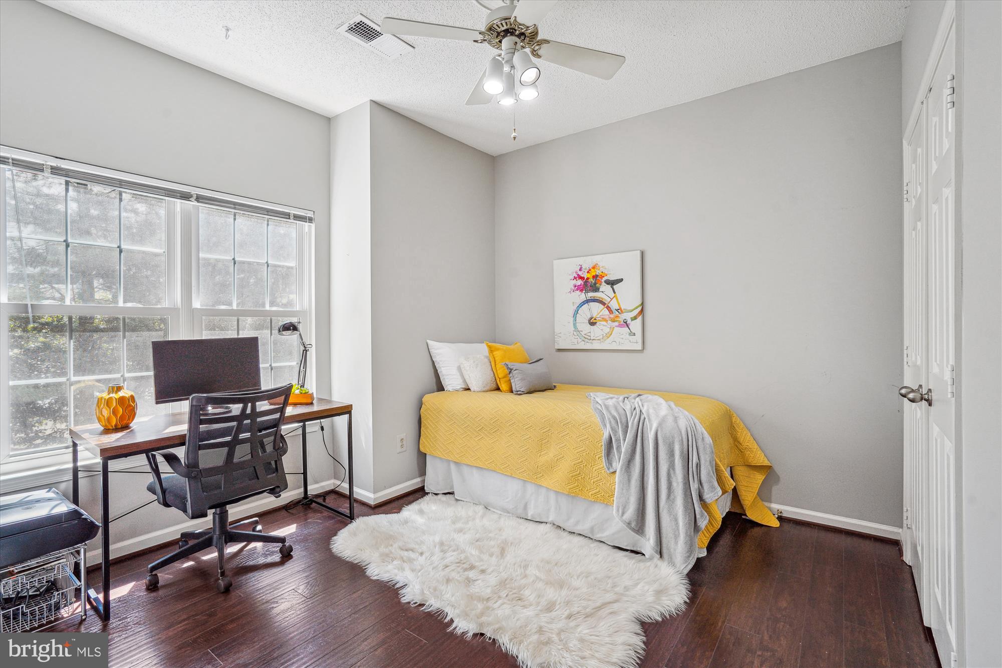 EDGEWATER AT TOWN CENTER - Residential