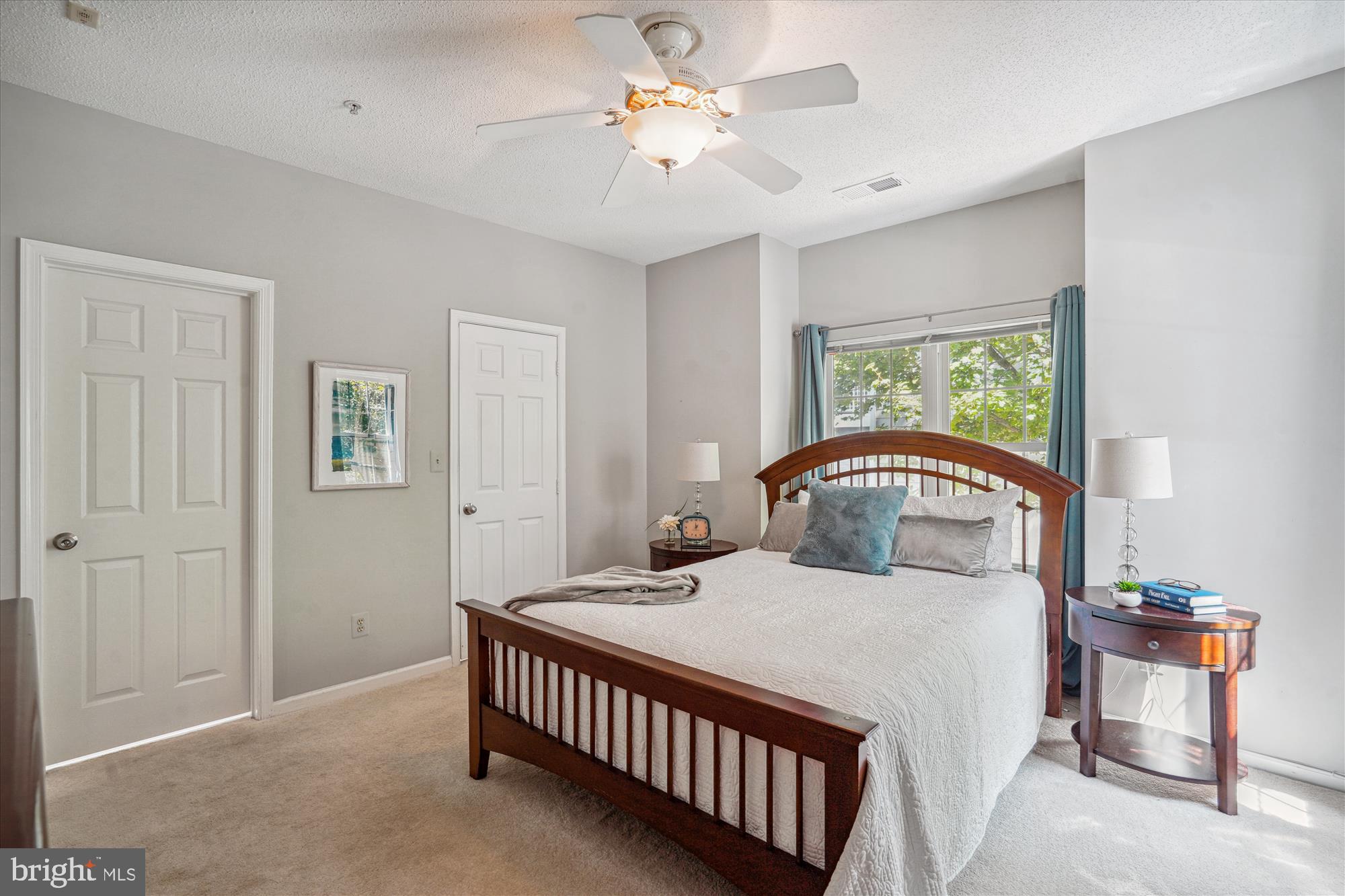 EDGEWATER AT TOWN CENTER - Residential