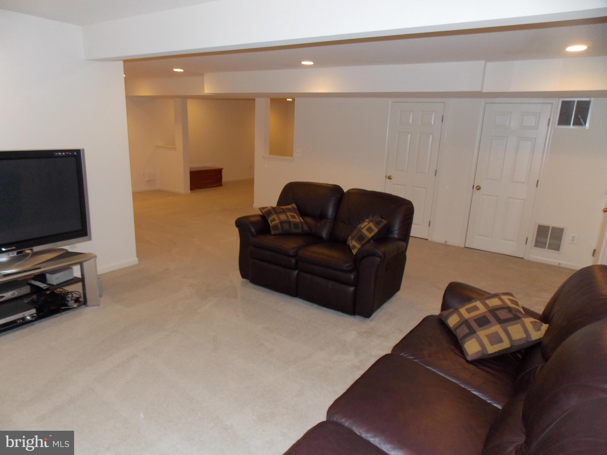 ASHBURN VILLAGE - Residential