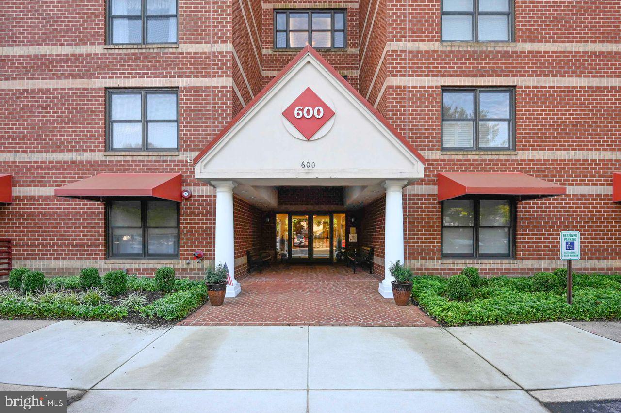 MCKINSEY PARK - Residential