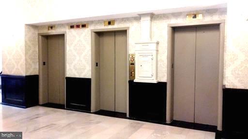 AVENUE OF THE ARTS - Residential Lease