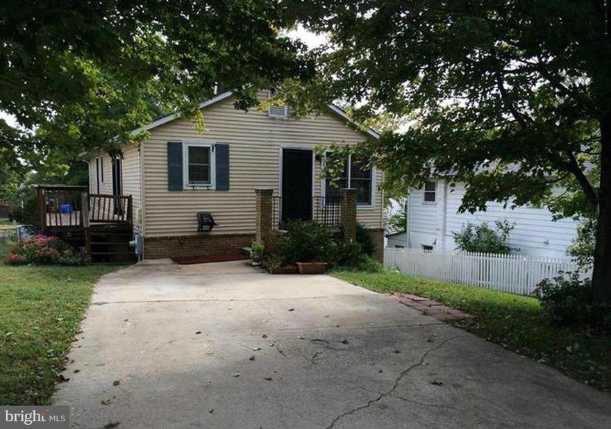 Great 3br 2bth home available in High Ridge Park! spacious yard, partially finished basement with potential for 4th bedroom. Short sale is being professionally negotiated.No power so bring a flashlight