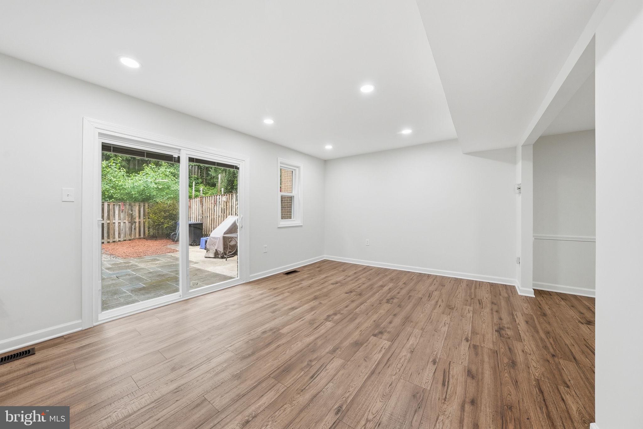 BURKE STATION SQUARE - Residential