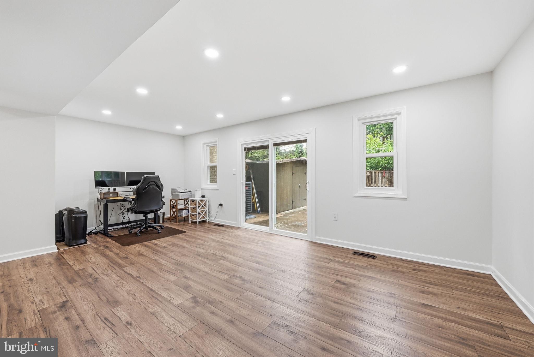 BURKE STATION SQUARE - Residential