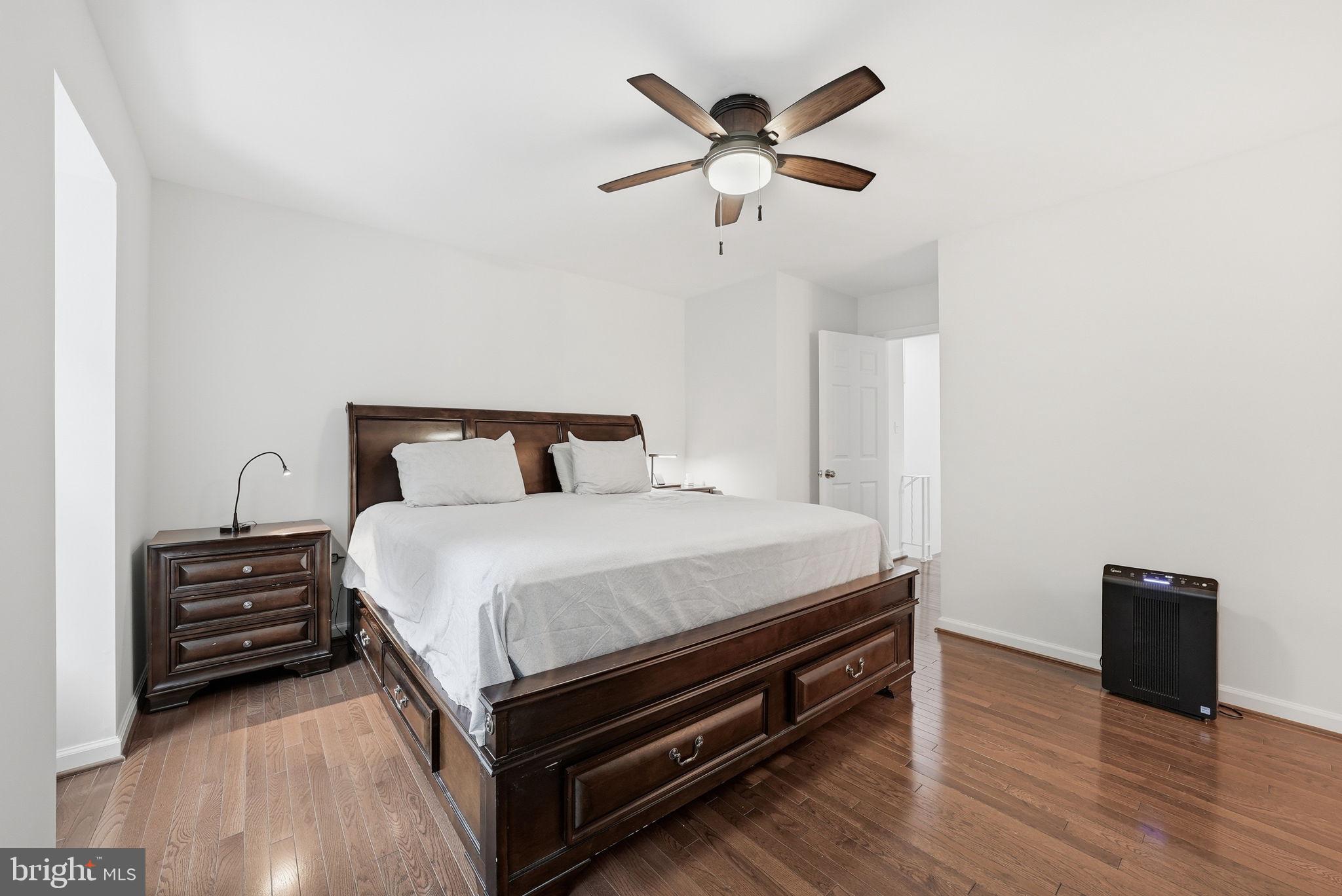 BURKE STATION SQUARE - Residential