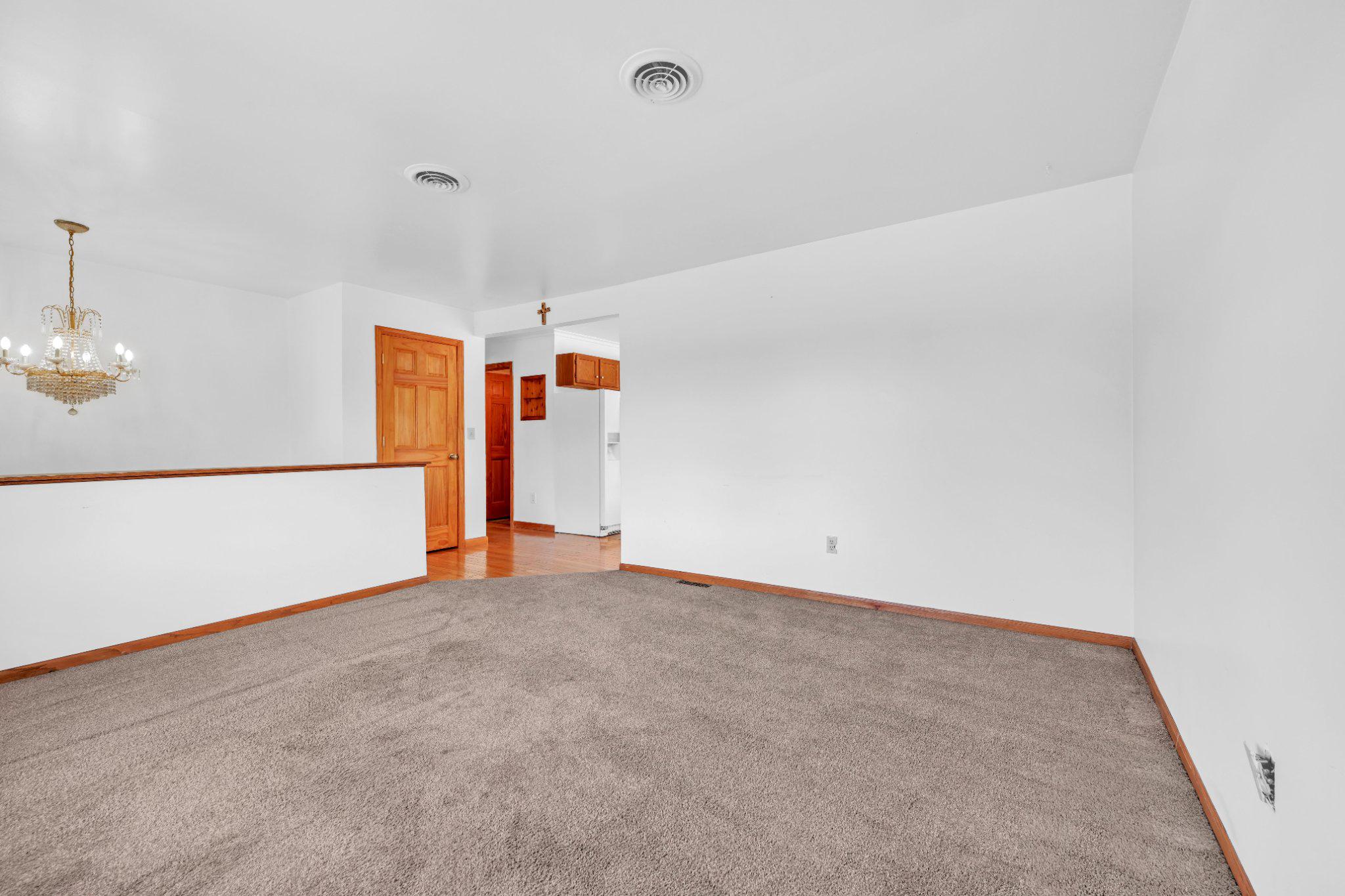 103 W WALNUT STREET