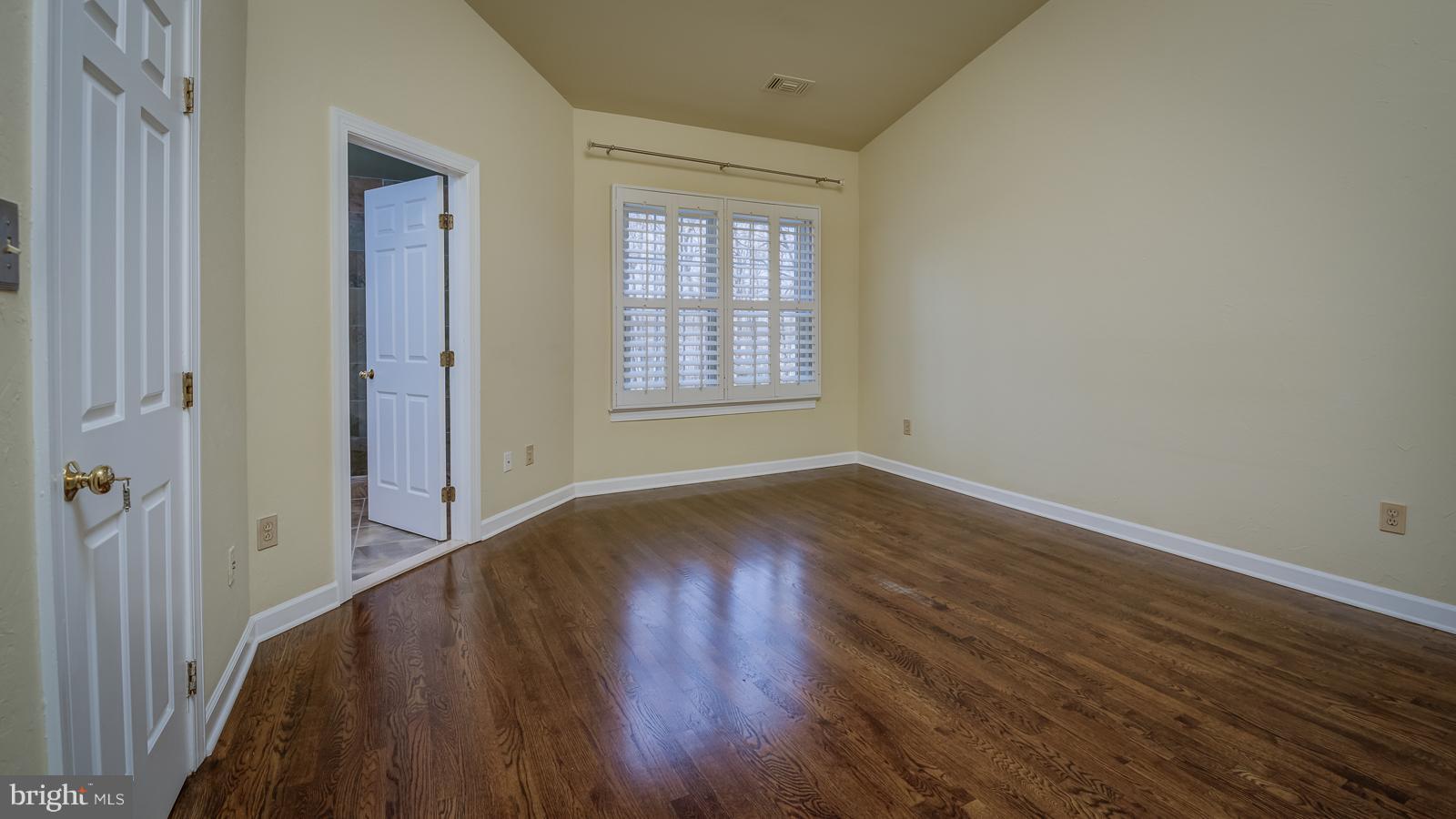 COURTHOUSE WOODS - Residential