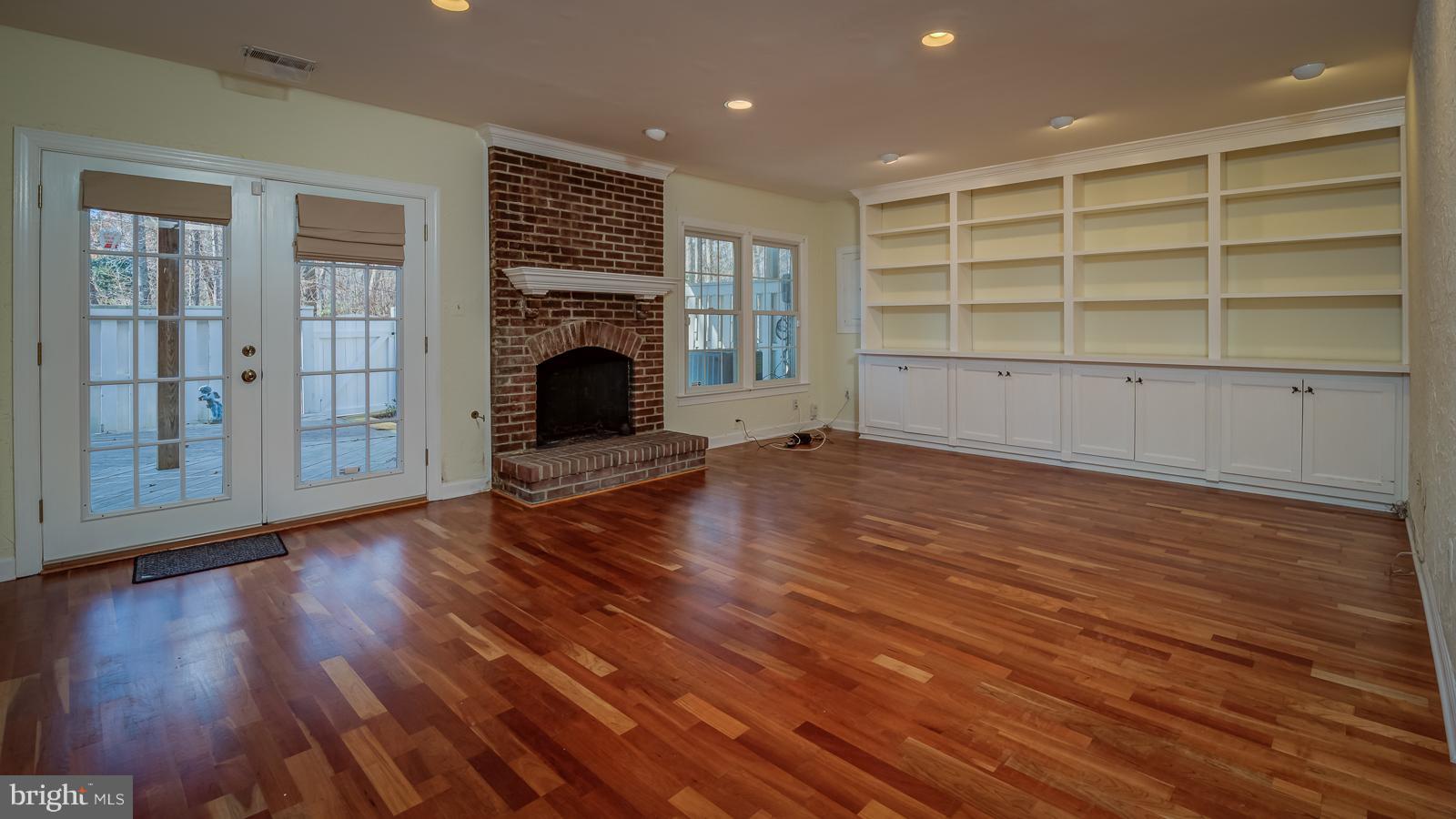 COURTHOUSE WOODS - Residential