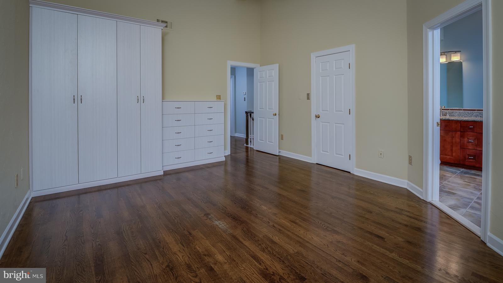 COURTHOUSE WOODS - Residential