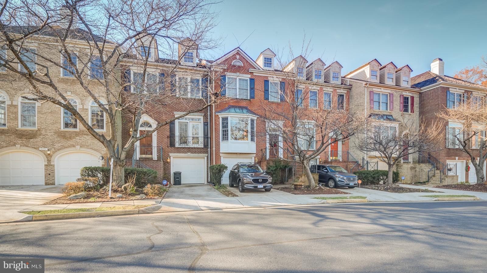 COURTHOUSE WOODS - Residential