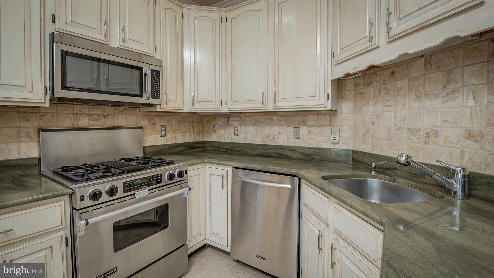 COURTHOUSE WOODS - Residential