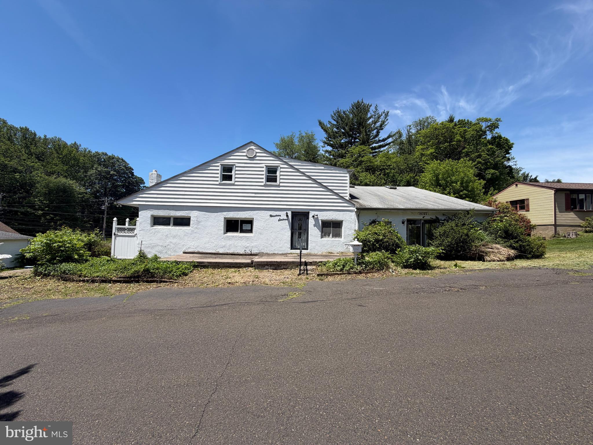 1916 FERNBROOK AVENUE