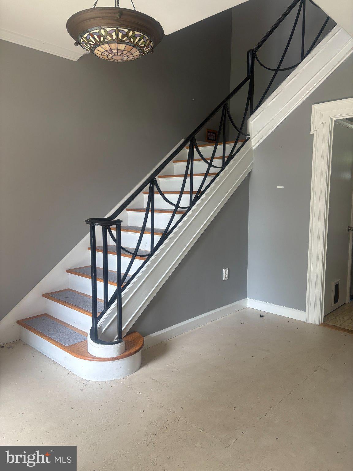 19 W KING STREET