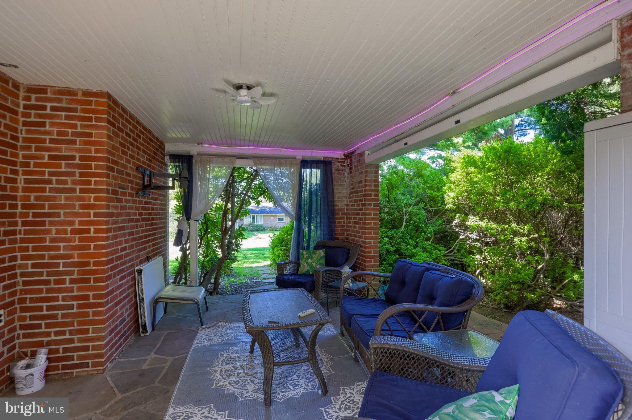 19 W KING STREET
