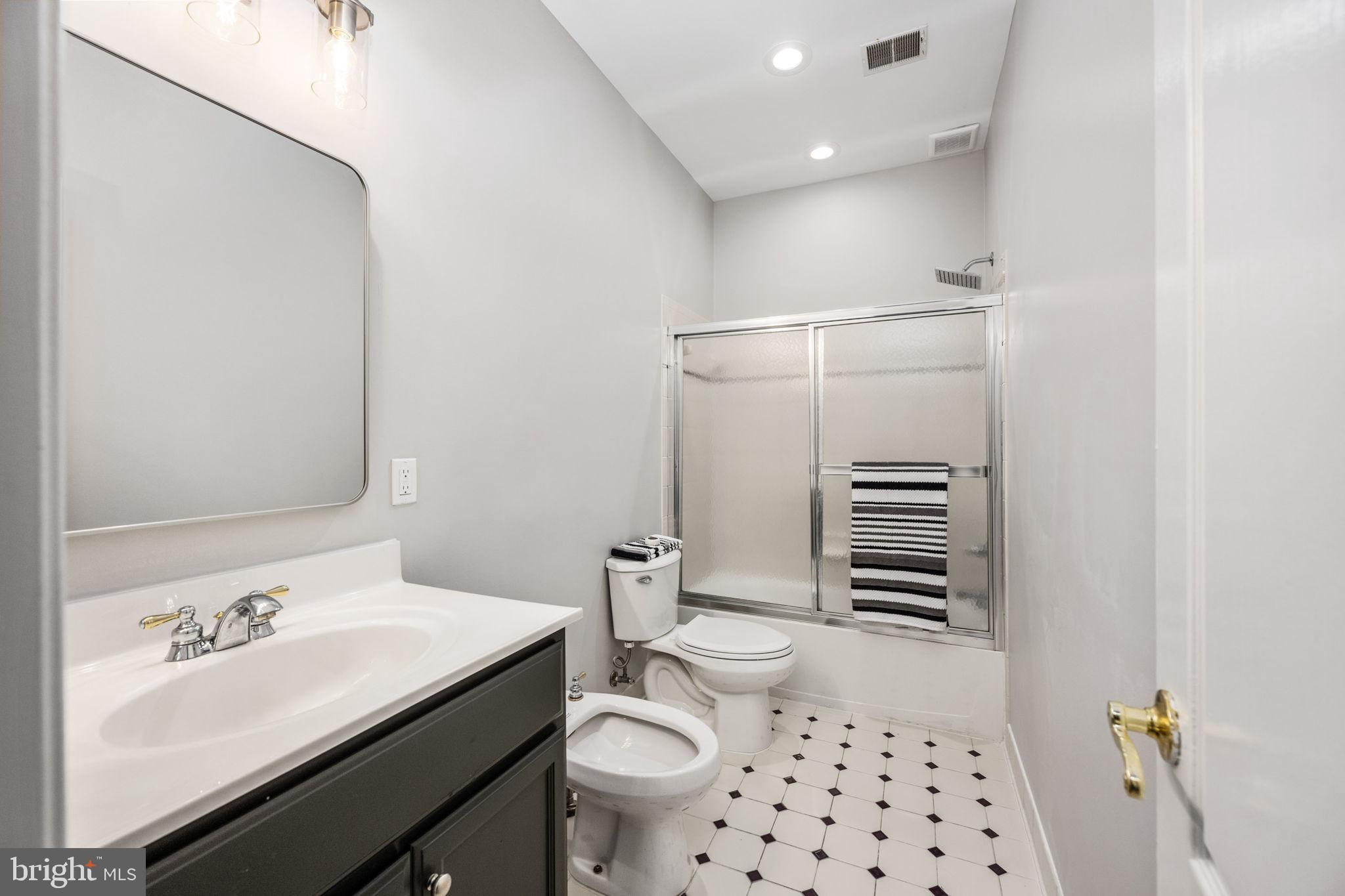 TYSONS TRACE - Residential