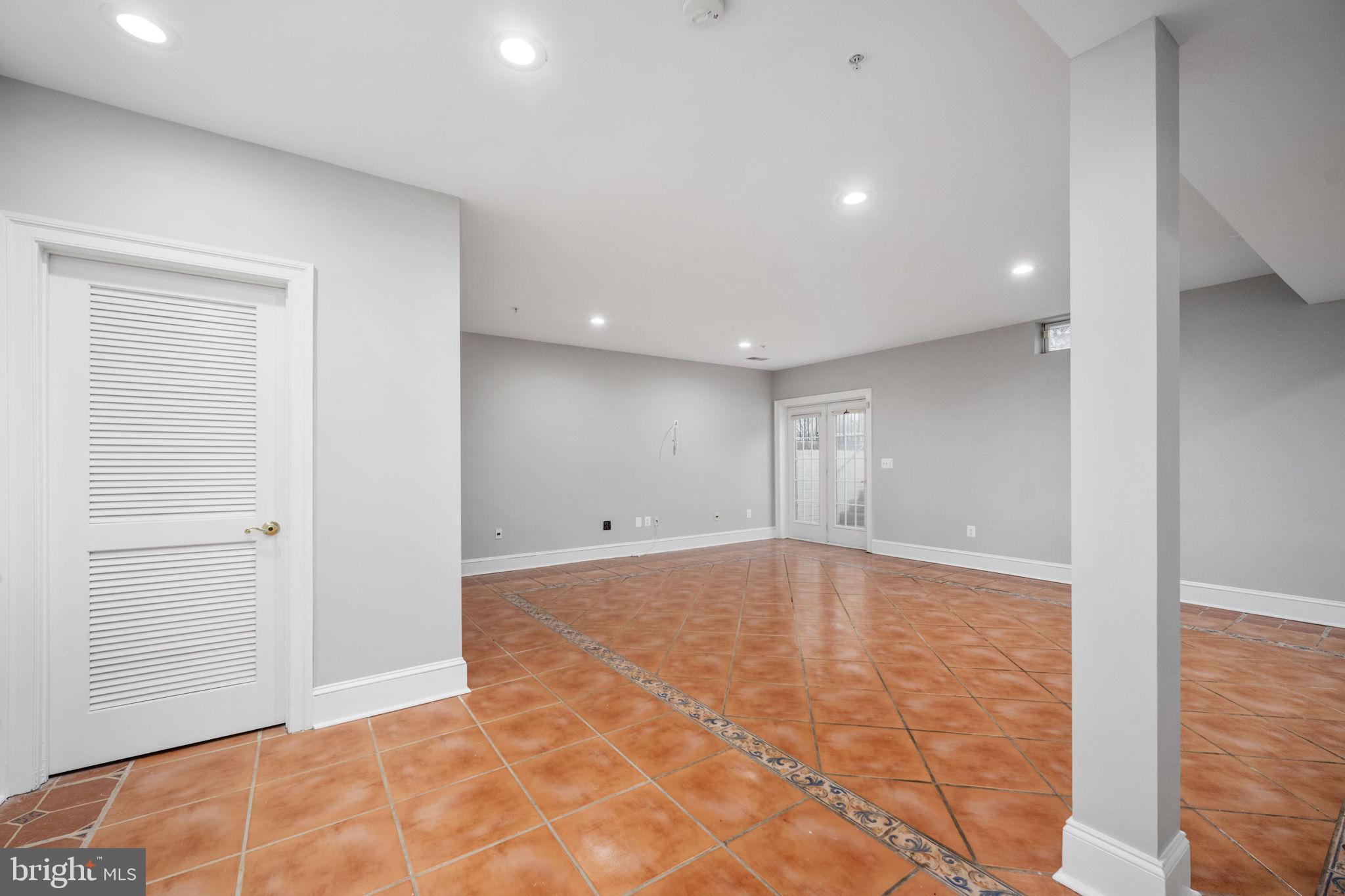 TYSONS TRACE - Residential