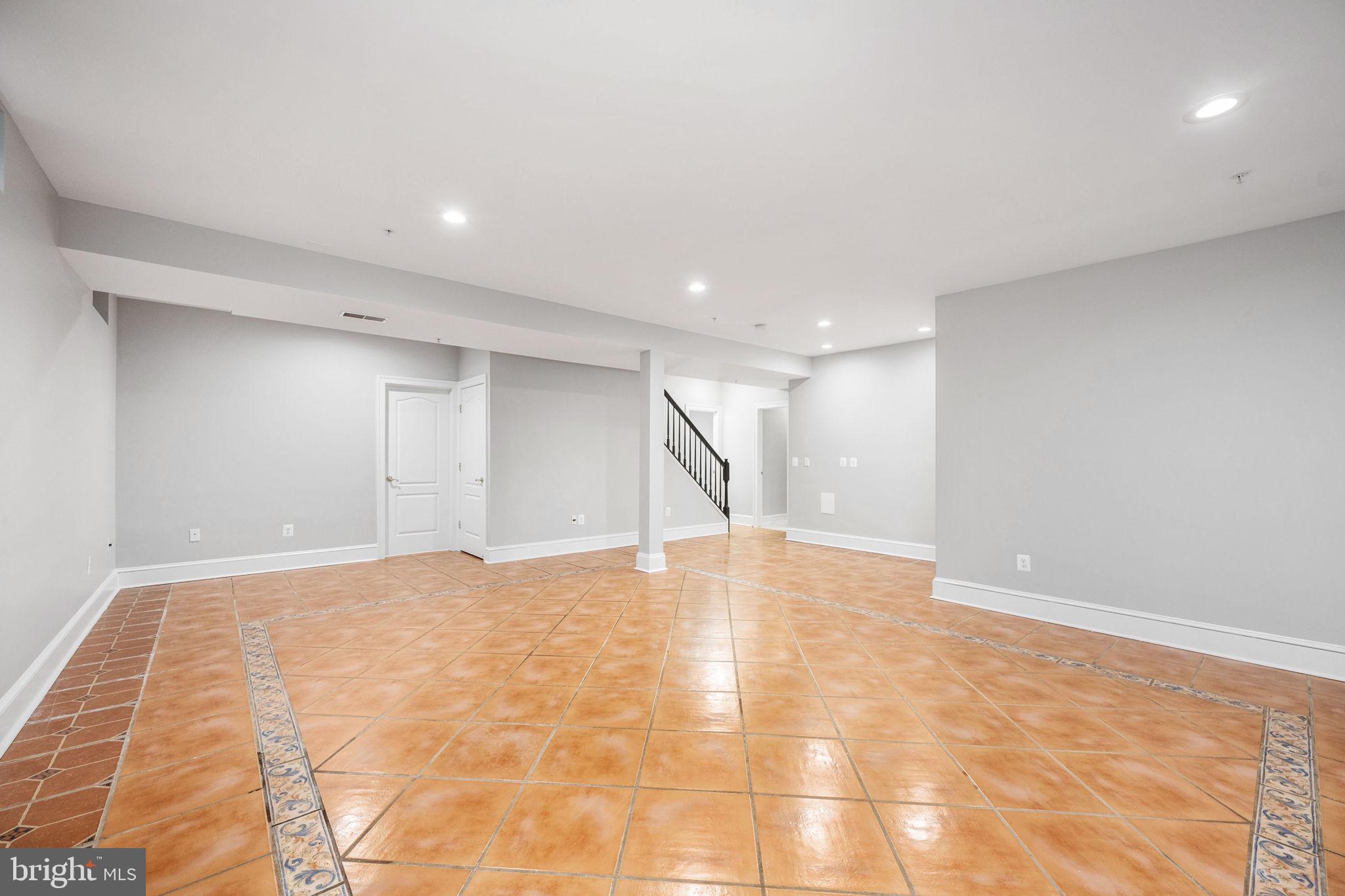 TYSONS TRACE - Residential